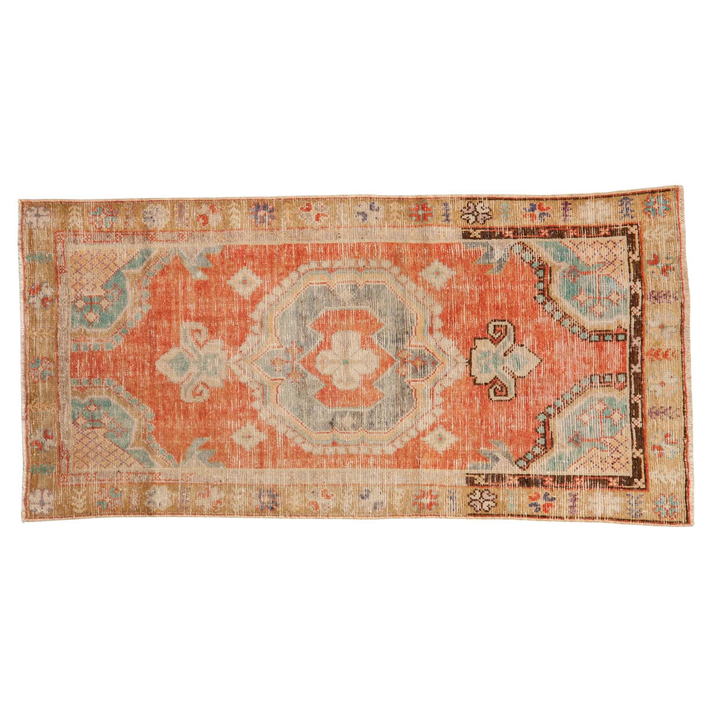 Vintage Distressed Oushak Teppich Läufer