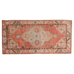 Vintage Distressed Oushak Teppich Läufer