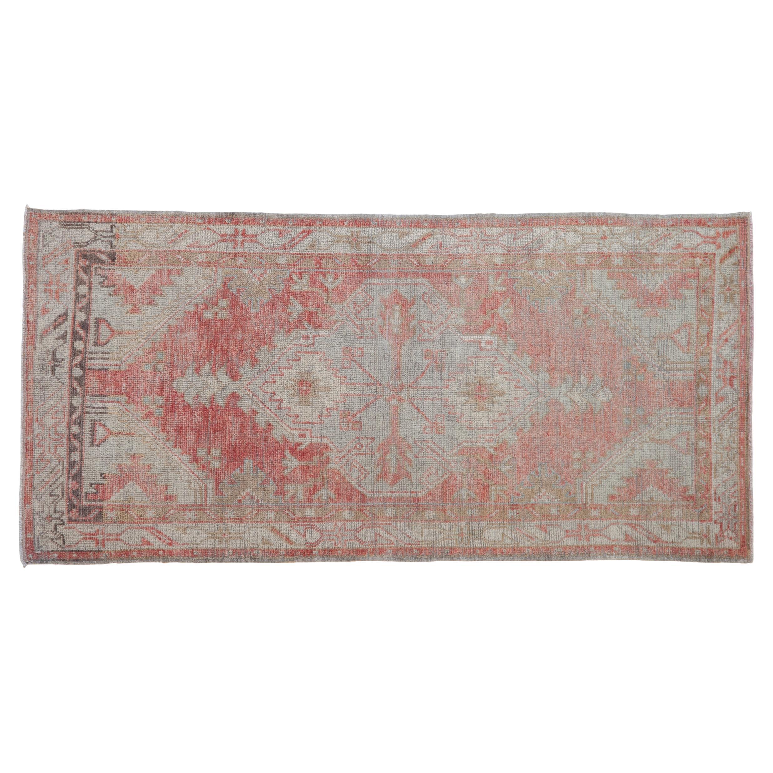 Vintage Distressed Oushak Teppich Läufer