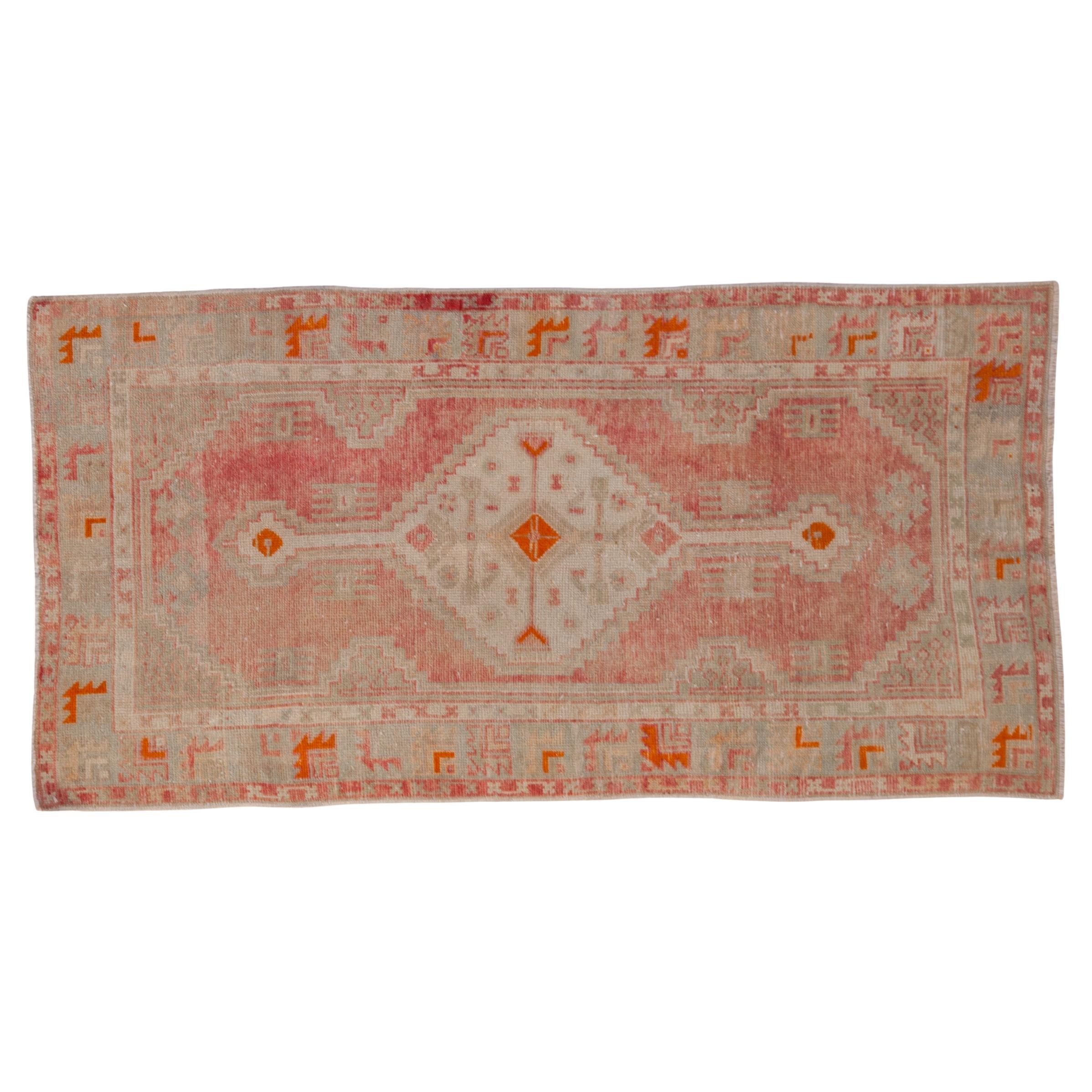 Vintage Distressed Oushak Teppich Läufer