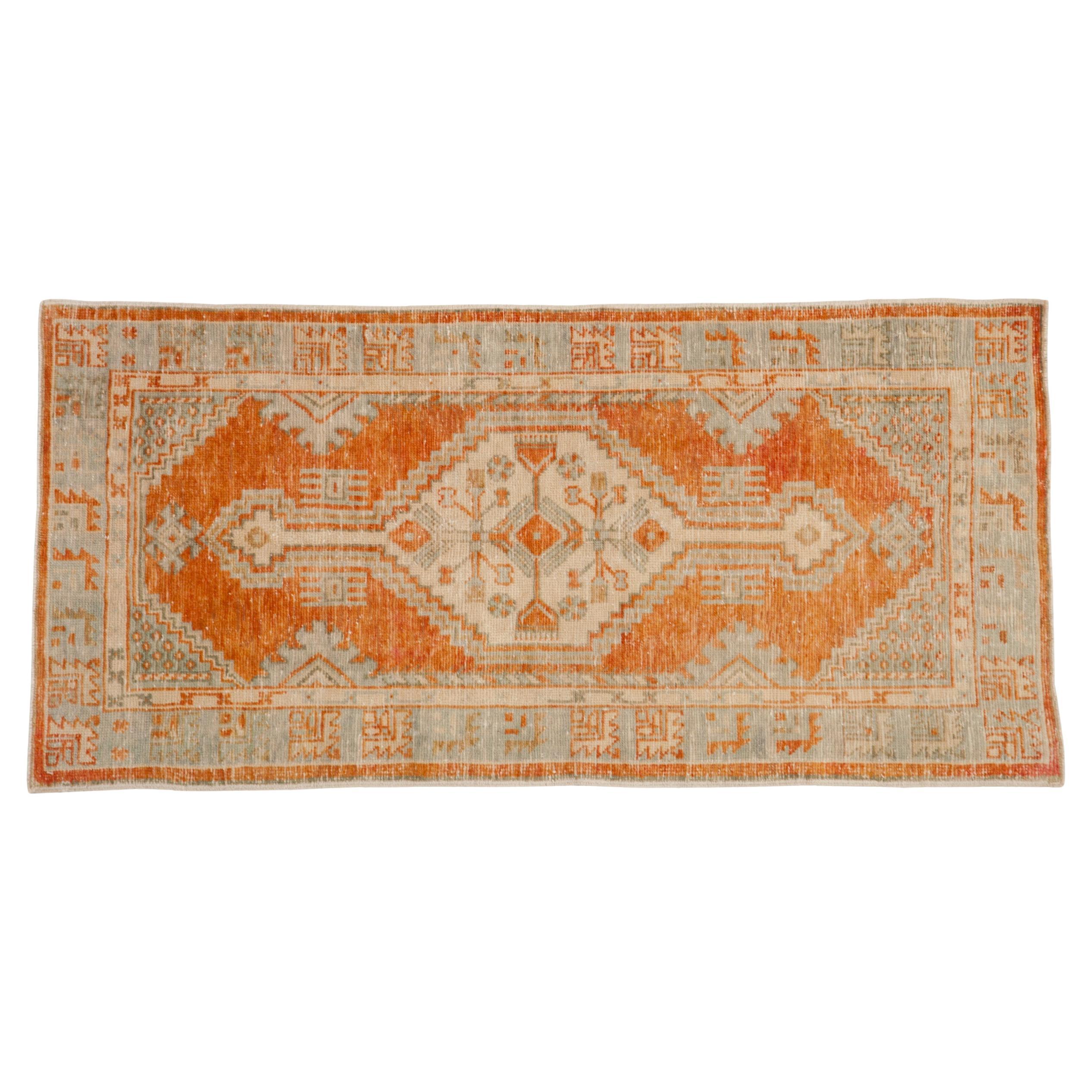 Vintage Distressed Oushak Teppich Läufer