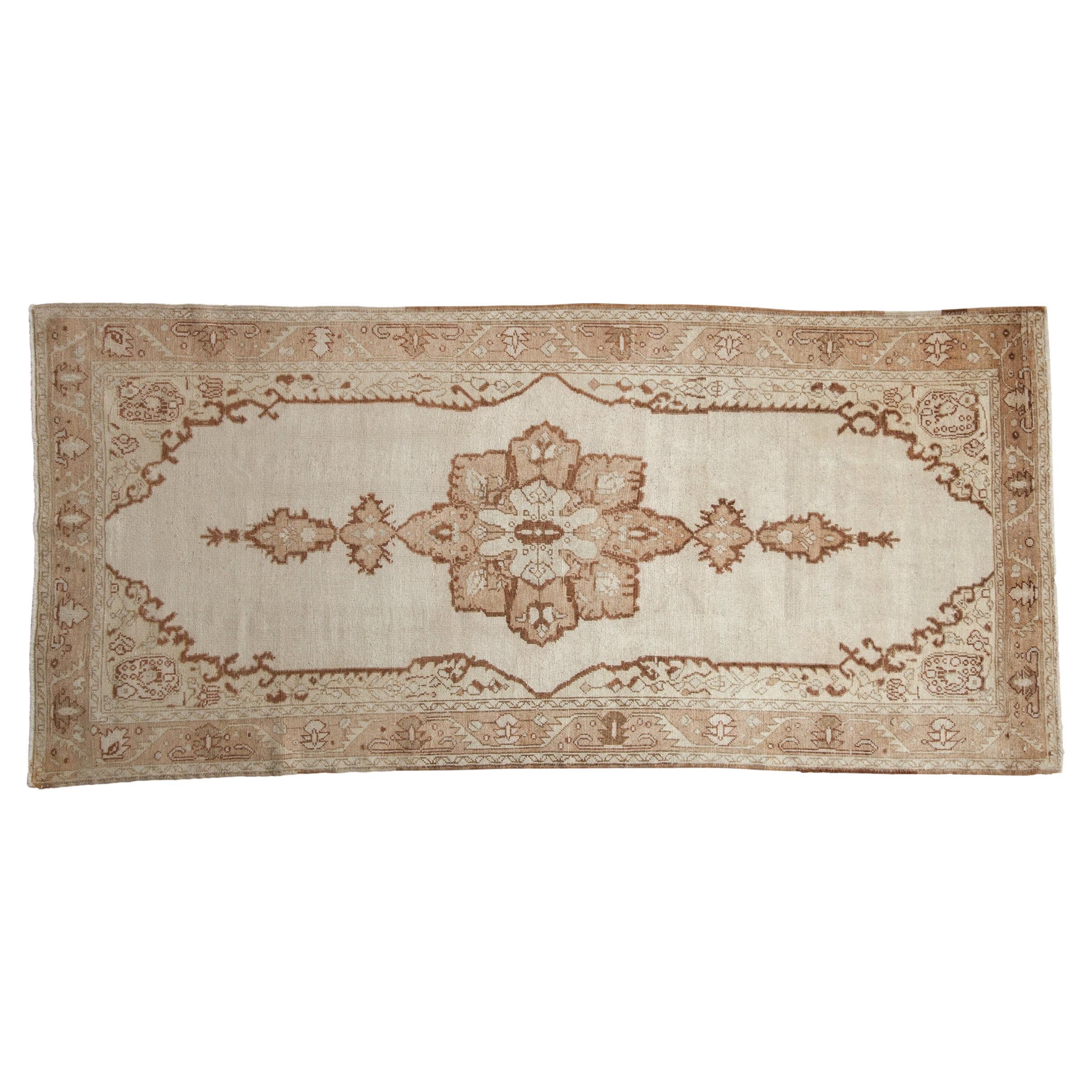 Vintage Distressed Oushak Teppich Läufer