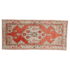 Vintage Distressed Oushak Teppich Läufer