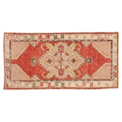 Vintage Distressed Oushak Teppich Läufer