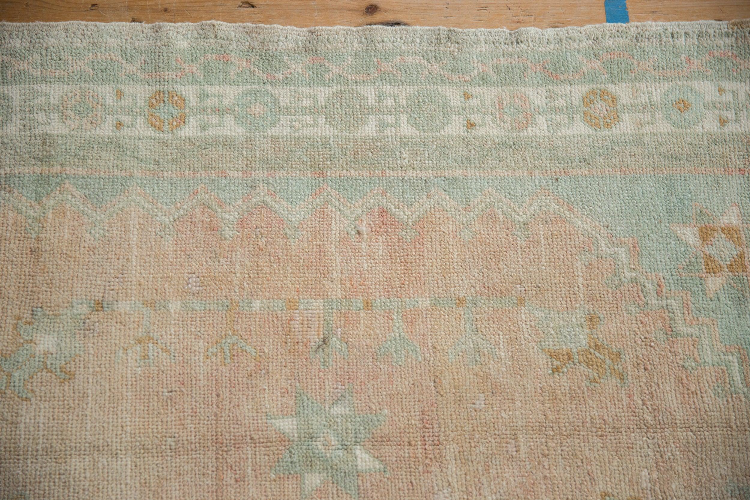 Vintage Distressed Oushak Quadratischer Teppich im Angebot 3
