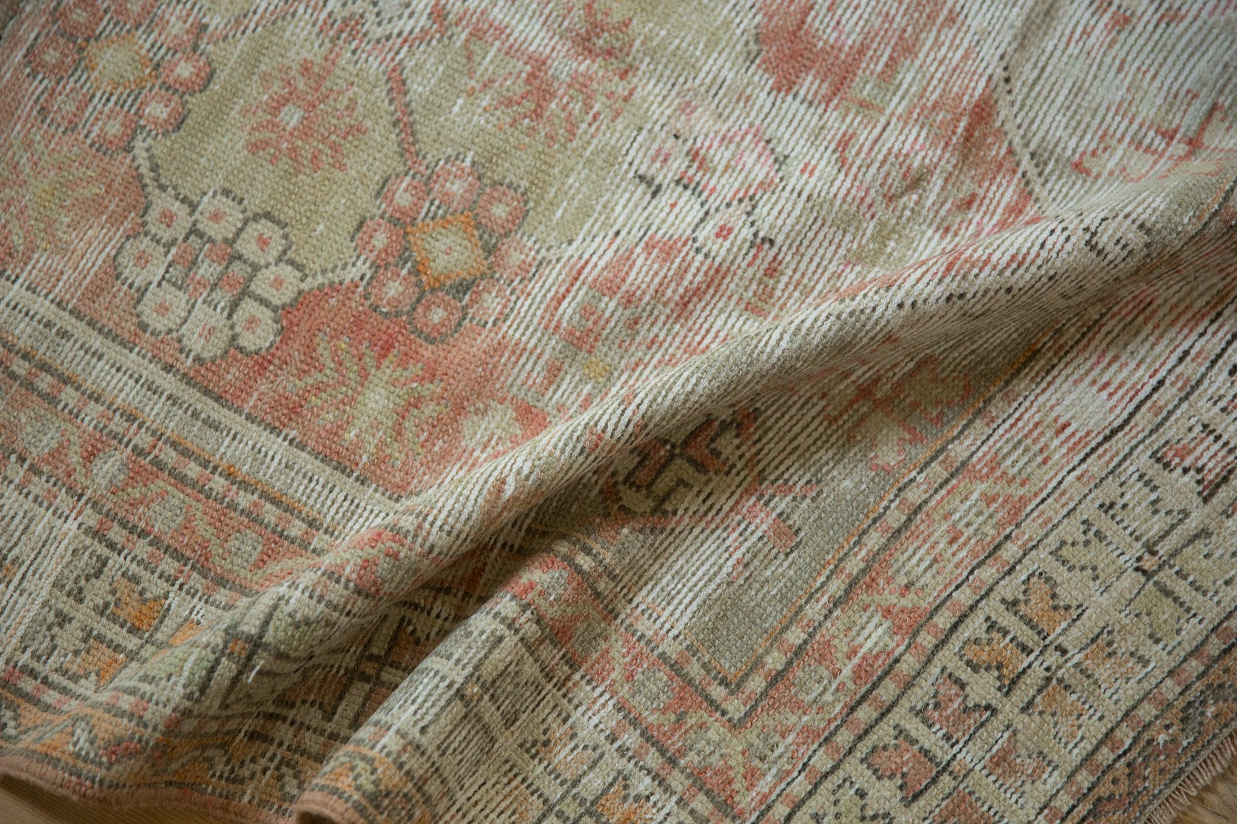 Vintage Distressed Oushak Quadratischer Teppich (Handgeknüpft) im Angebot