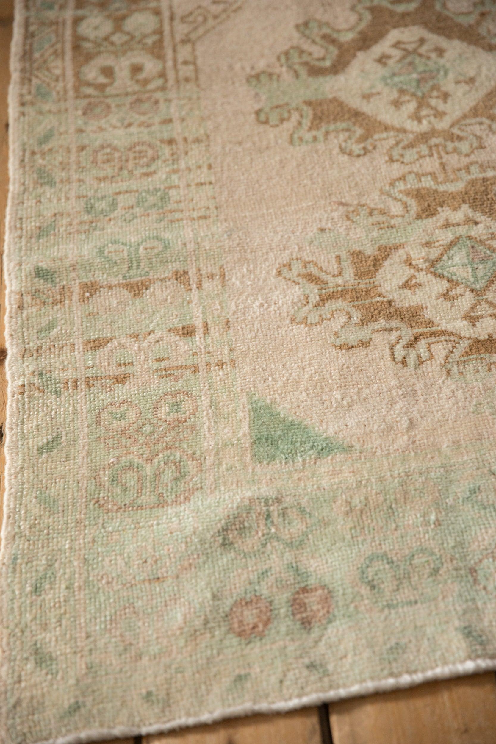 Vintage Distressed Oushak Quadratischer Teppich (Handgeknüpft) im Angebot