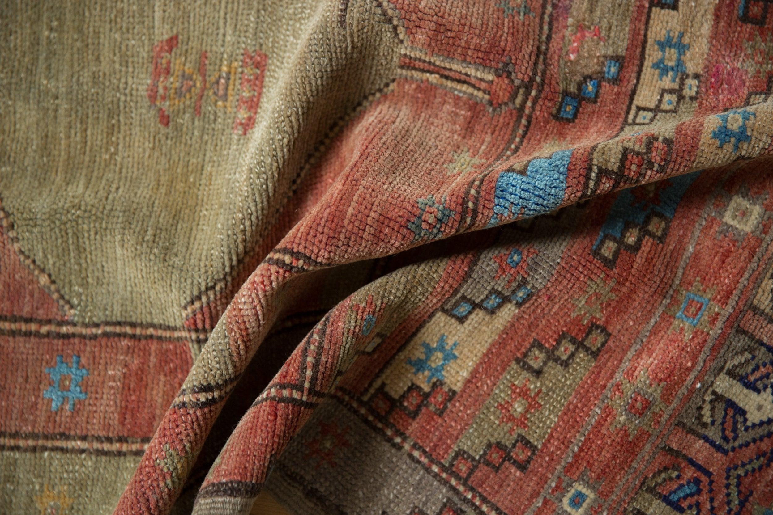 Vintage Distressed Oushak Quadratischer Teppich (Handgeknüpft) im Angebot