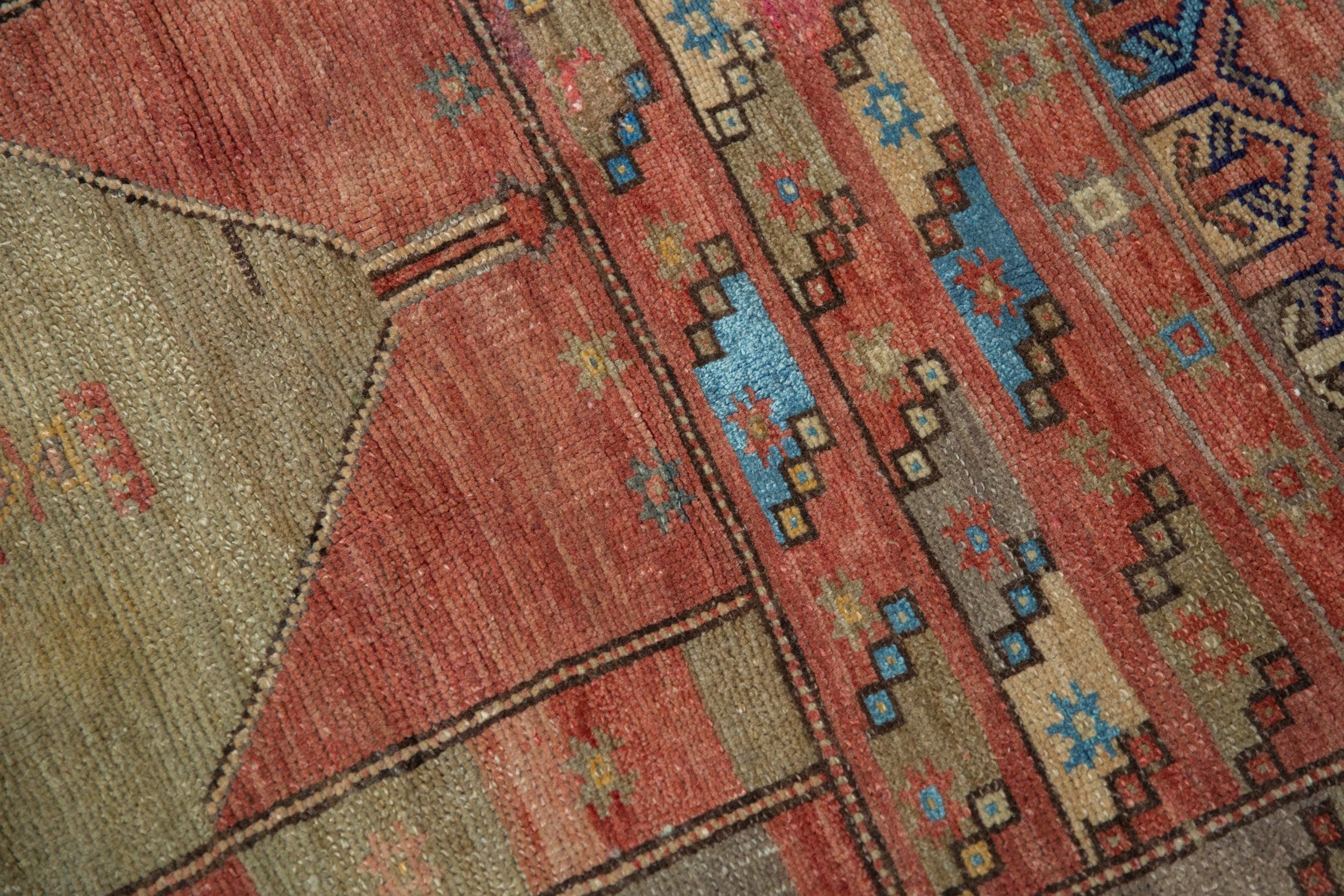 Vintage Distressed Oushak Quadratischer Teppich (Ende des 20. Jahrhunderts) im Angebot