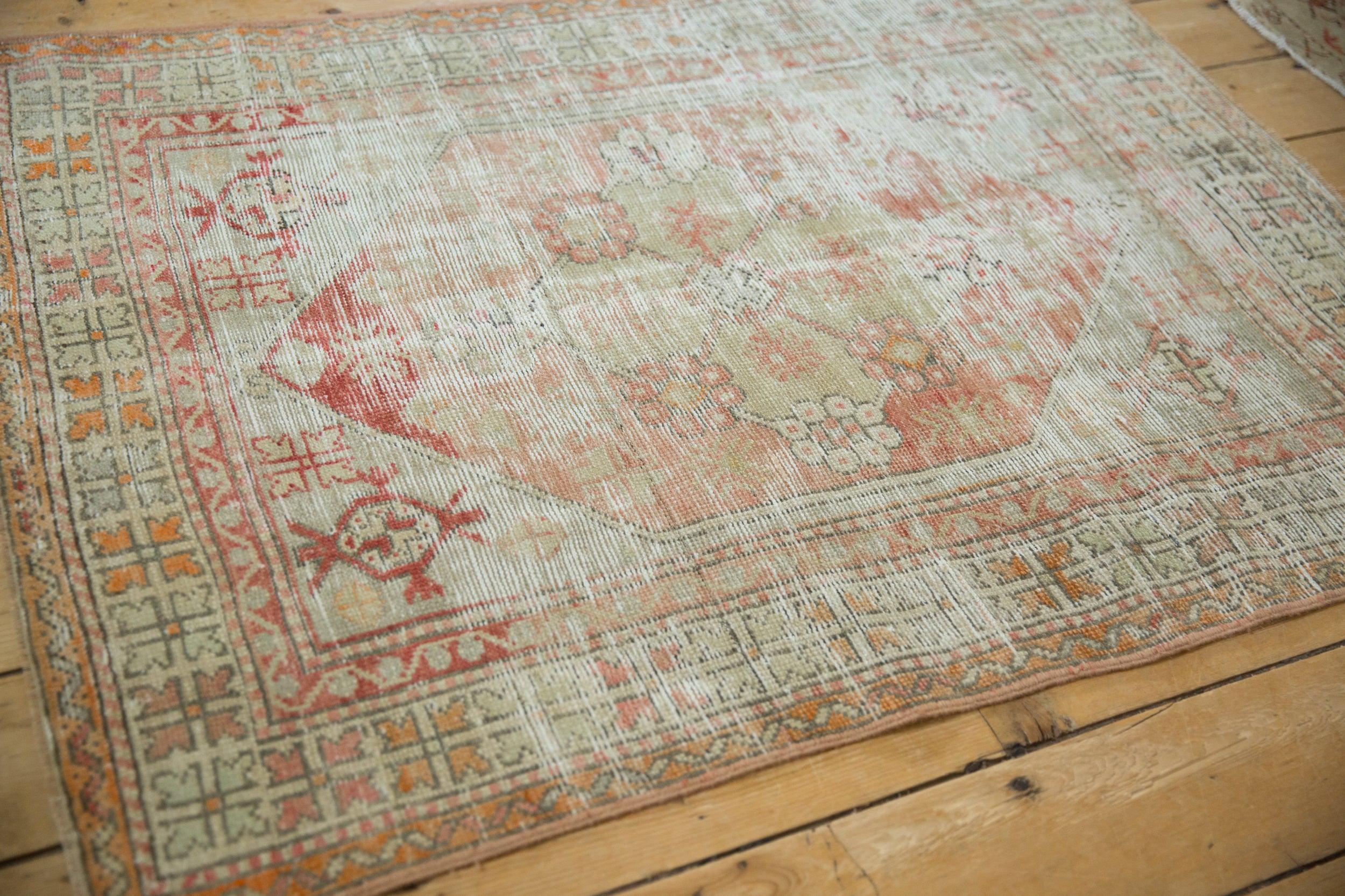 Vintage Distressed Oushak Quadratischer Teppich (Wolle) im Angebot