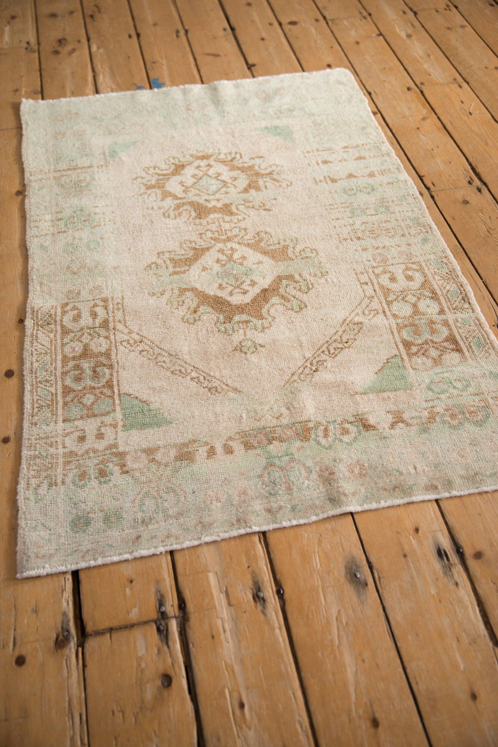 Vintage Distressed Oushak Quadratischer Teppich (Wolle) im Angebot