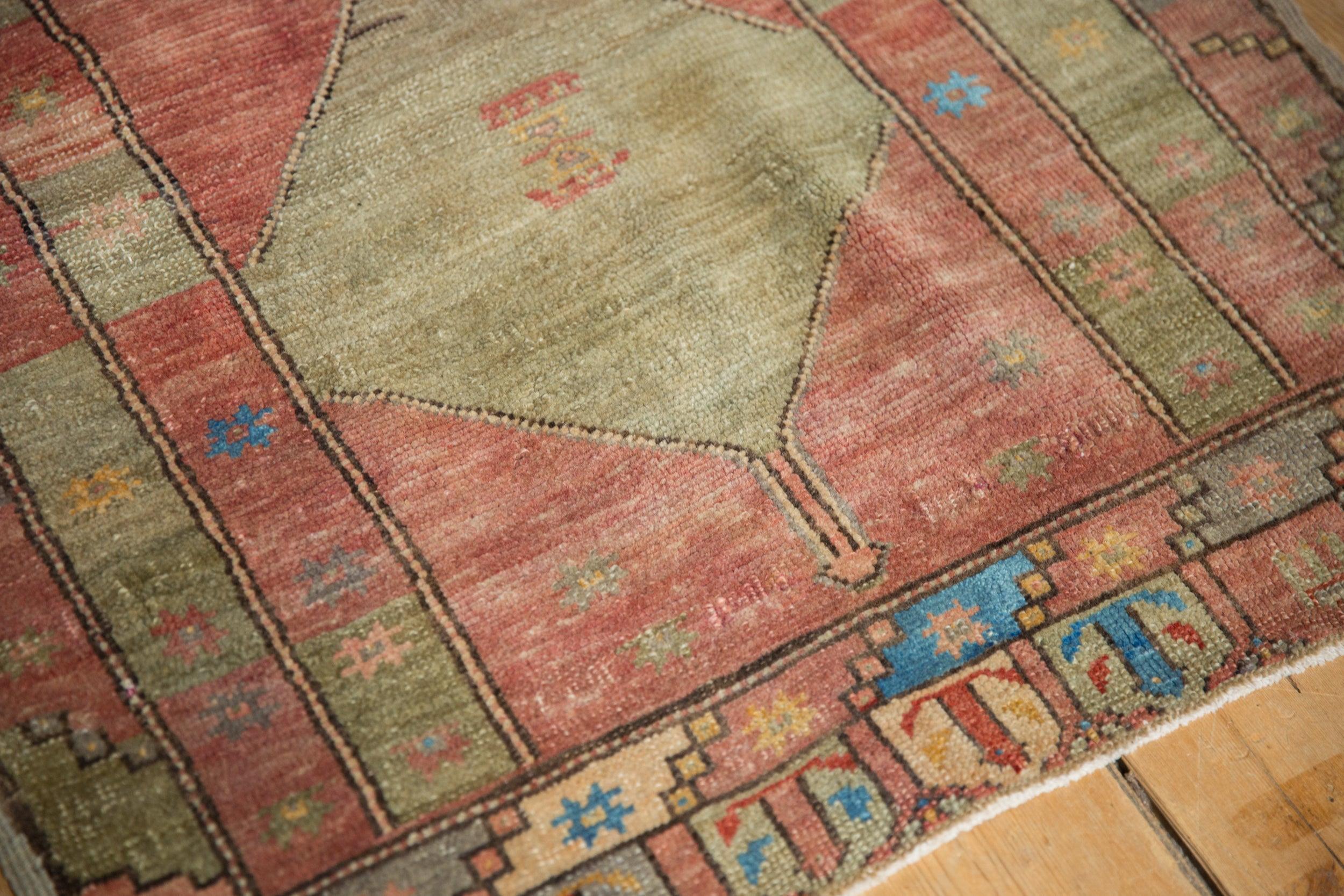 Vintage Distressed Oushak Quadratischer Teppich (Wolle) im Angebot