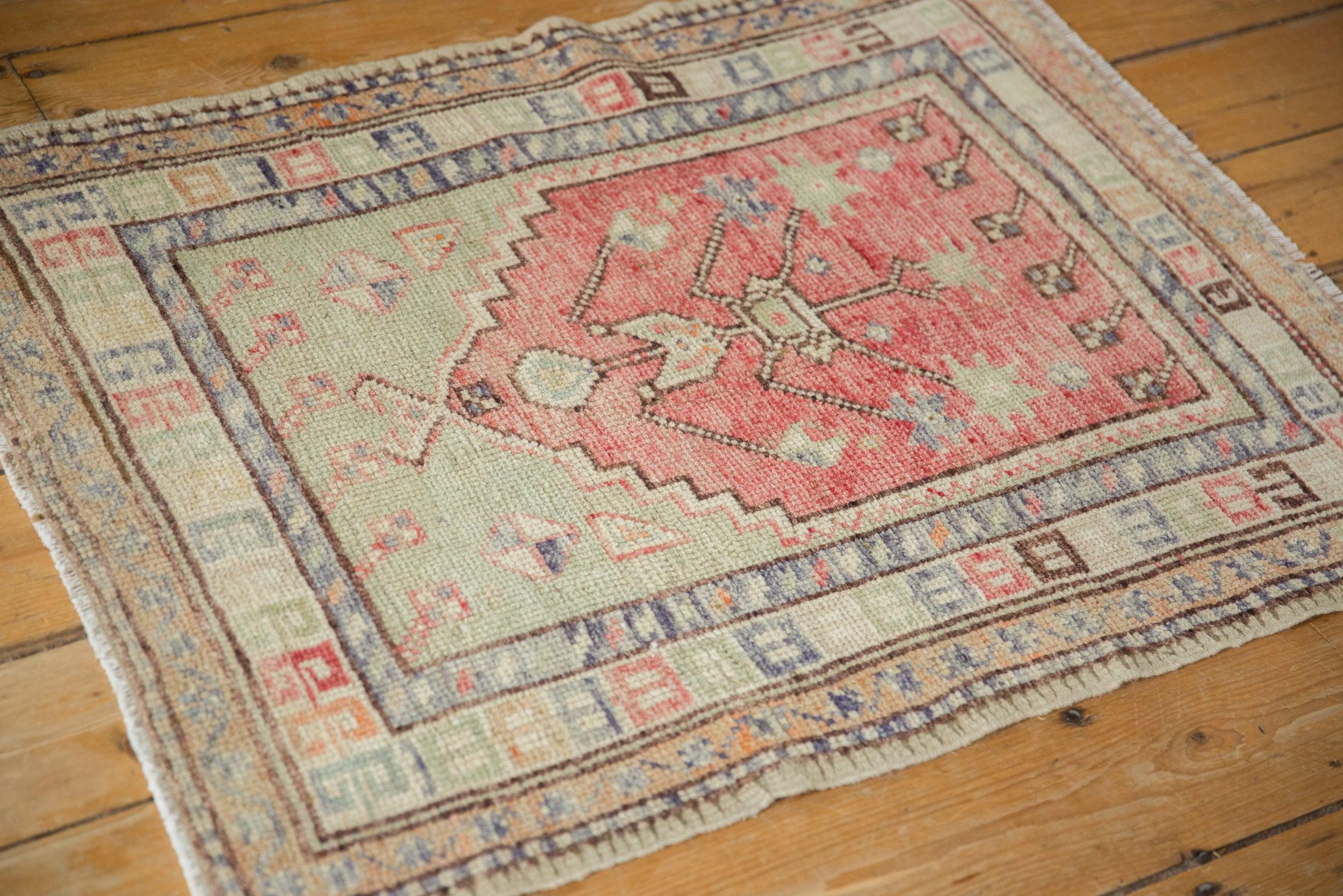 Vintage Distressed Oushak Quadratischer Teppich im Angebot 1