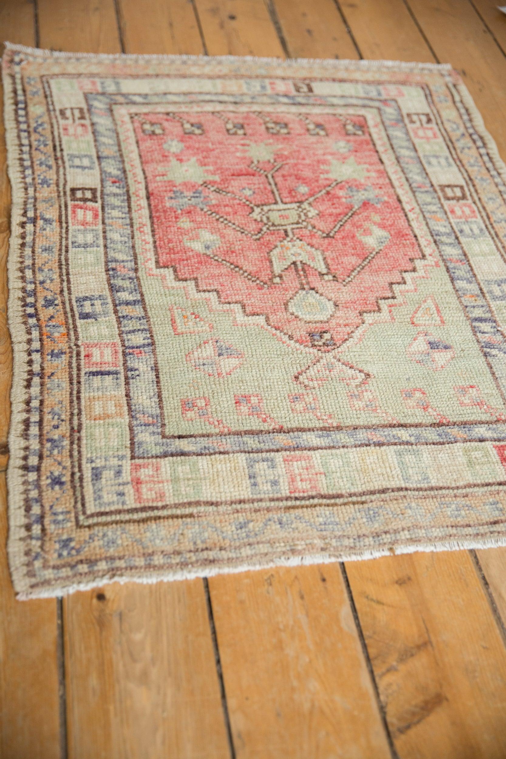 Vintage Distressed Oushak Quadratischer Teppich im Angebot 2