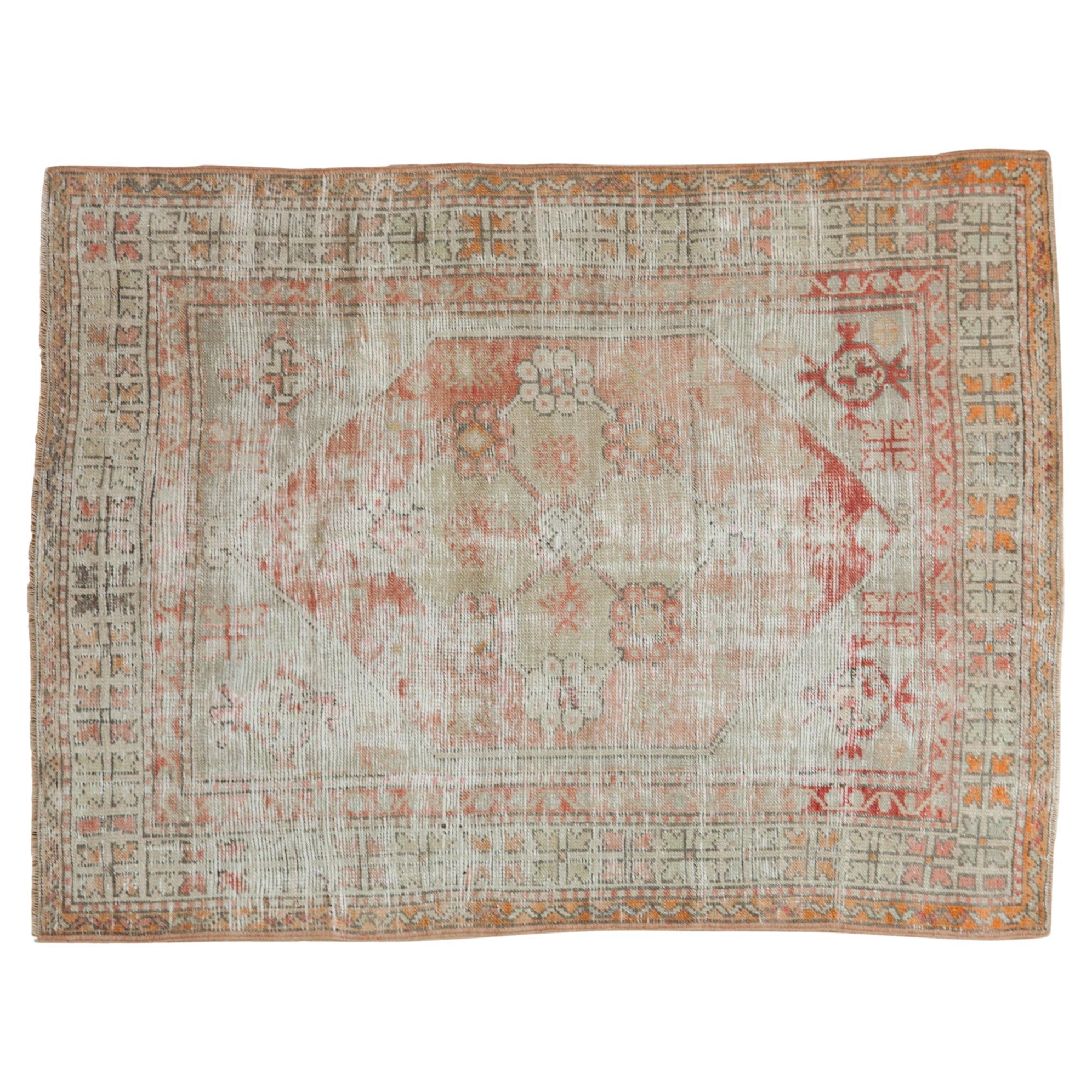 Vintage Distressed Oushak Quadratischer Teppich