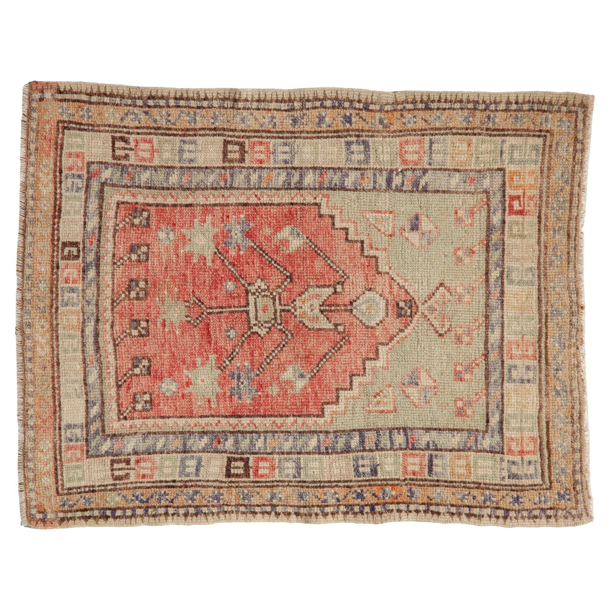 Vintage Distressed Oushak Quadratischer Teppich