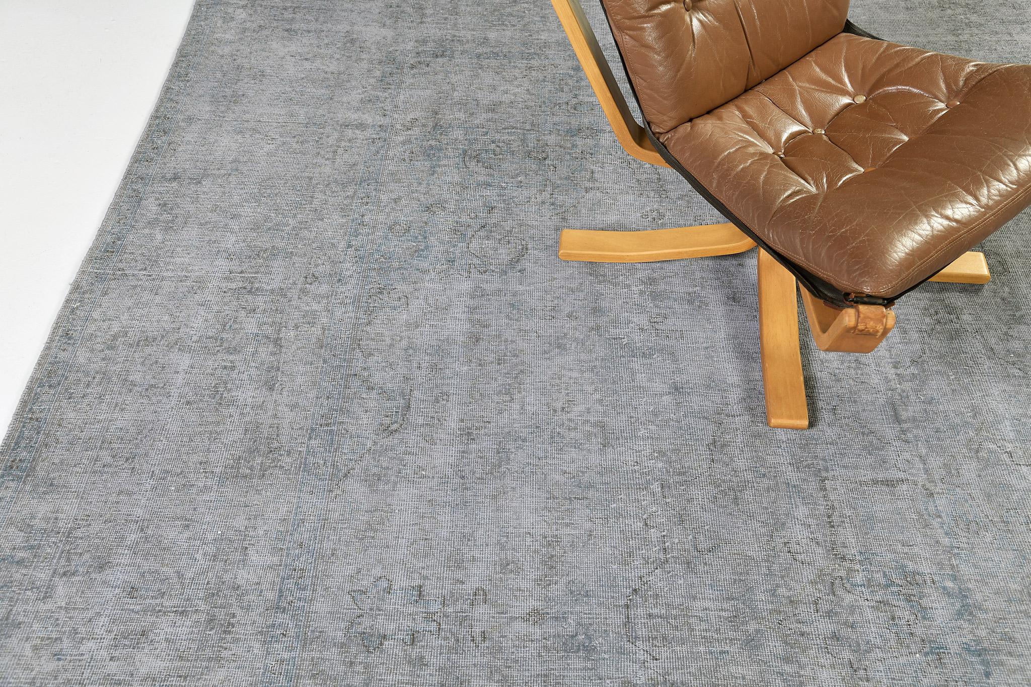 Milieu du XXe siècle Vintage Distressed Overdye Persian Tabriz en vente