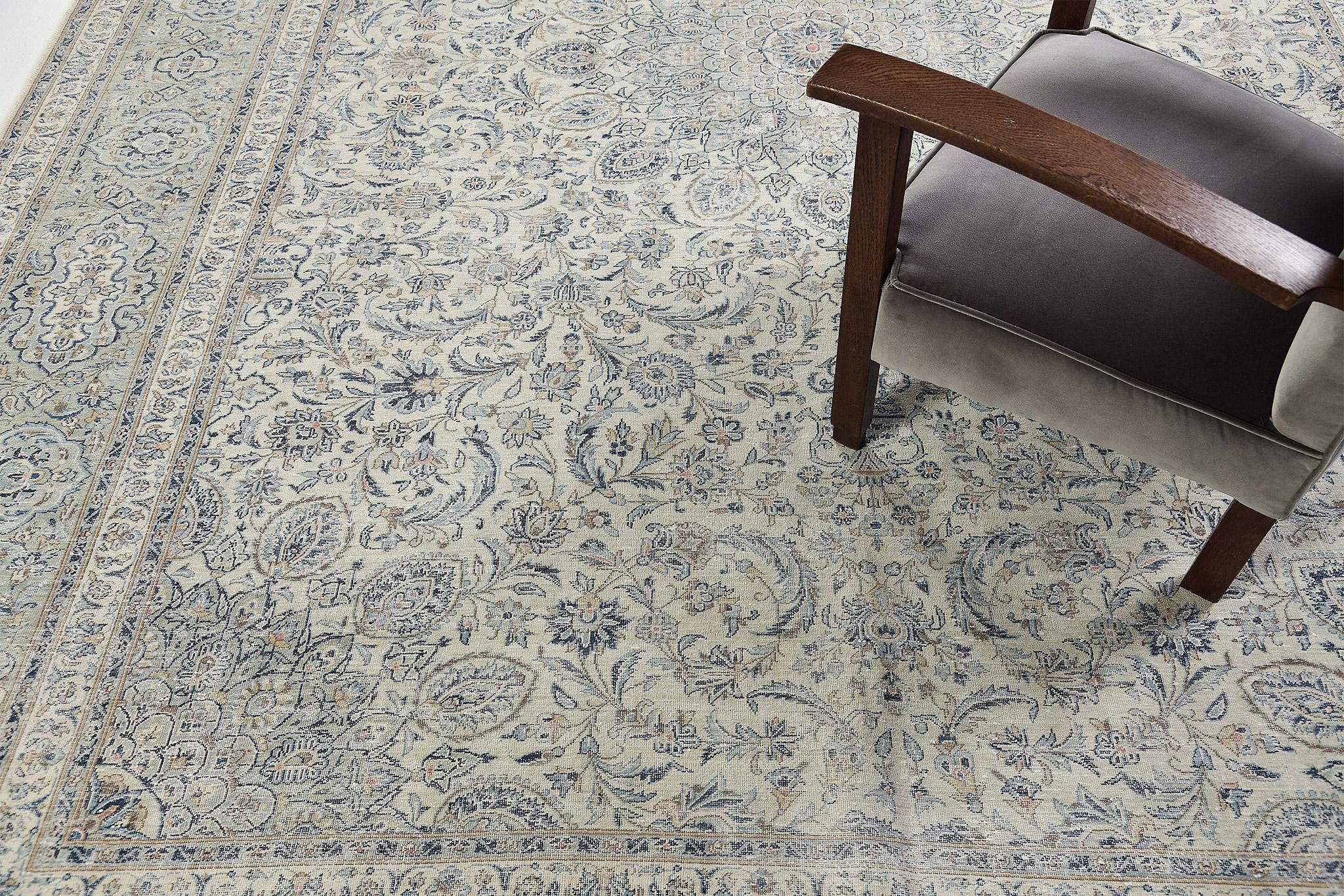 Annodato a mano Vintage Kashan persiano invecchiato in vendita