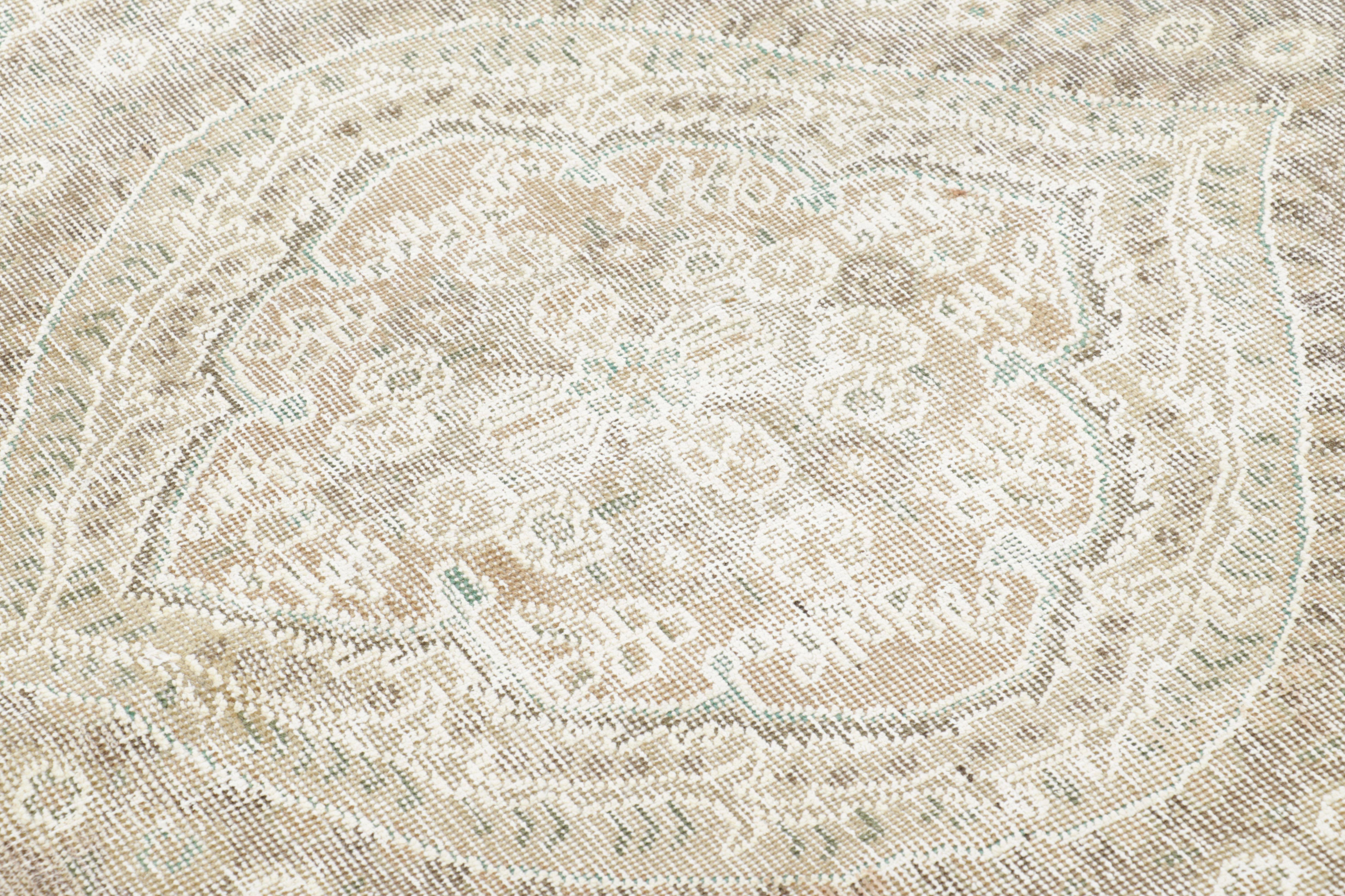 Noué à la main Tapis persan Tabriz vintage vieilli, médaillon en beige-brun - Rug & Kilim en vente