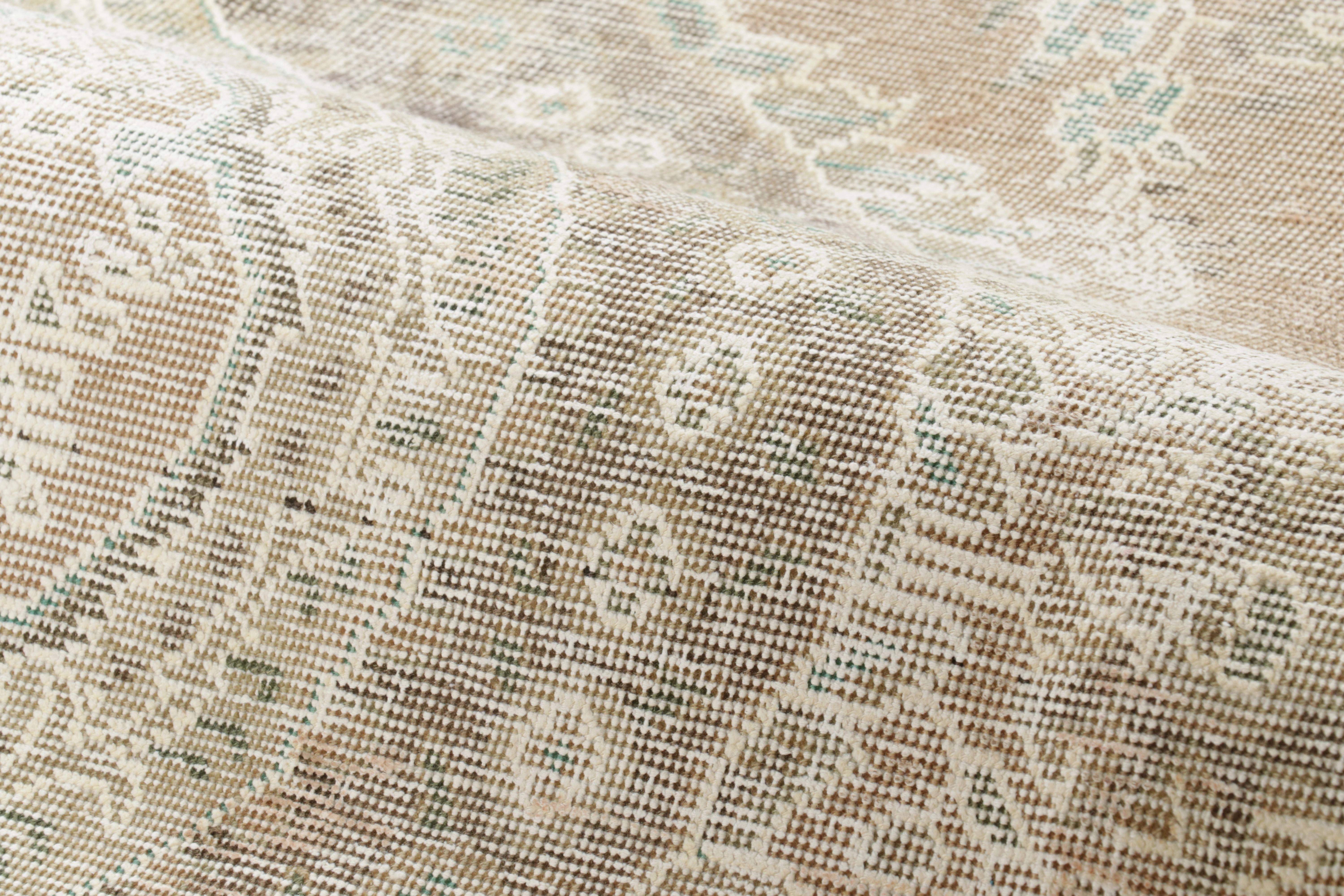 Fin du 20e siècle Tapis persan Tabriz vintage vieilli, médaillon en beige-brun - Rug & Kilim en vente