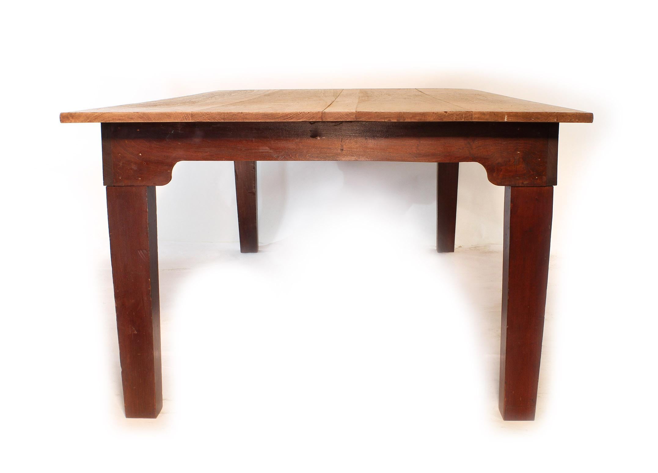 Vintage Distressed Pine Farm / Harvest Table for Dining In Distressed Condition In Oakville, CT