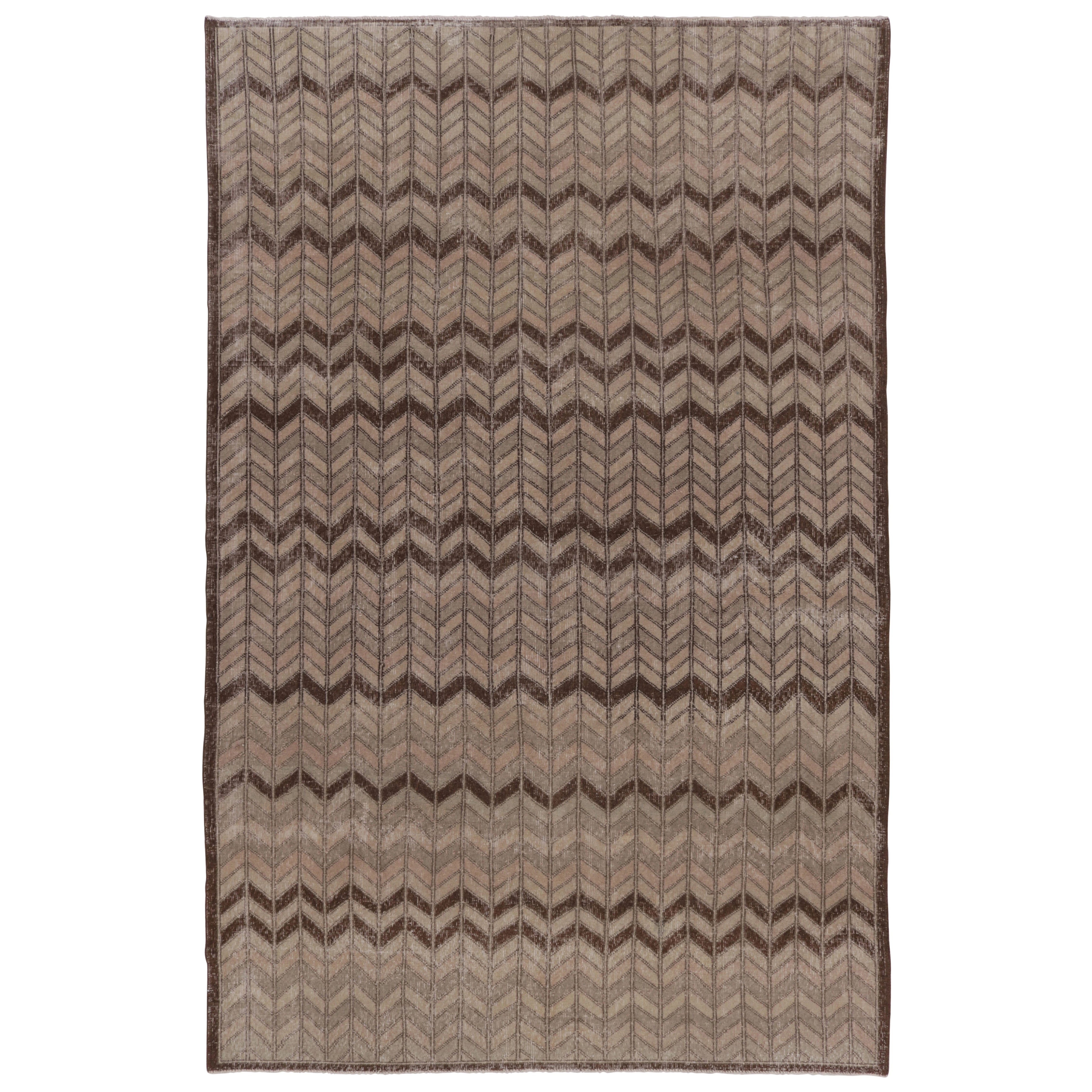 Alfombra vintage desgastada, motivos geométricos Chevron en beige-marrón - Rug
Kilim