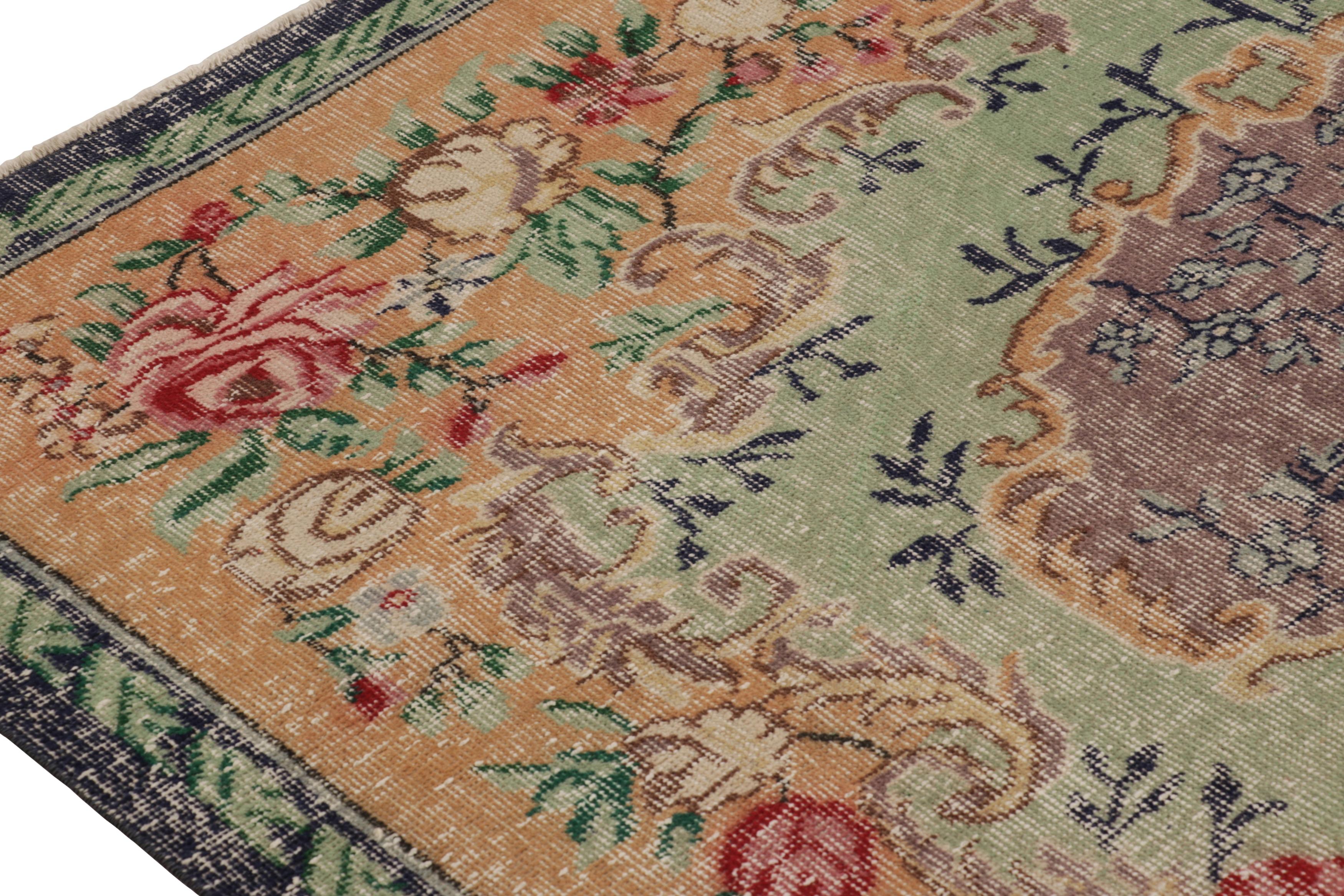 Turkish Vintage Distressed Rug, Elegant European-Style Floral Medallion - Rug & Kilim For Sale