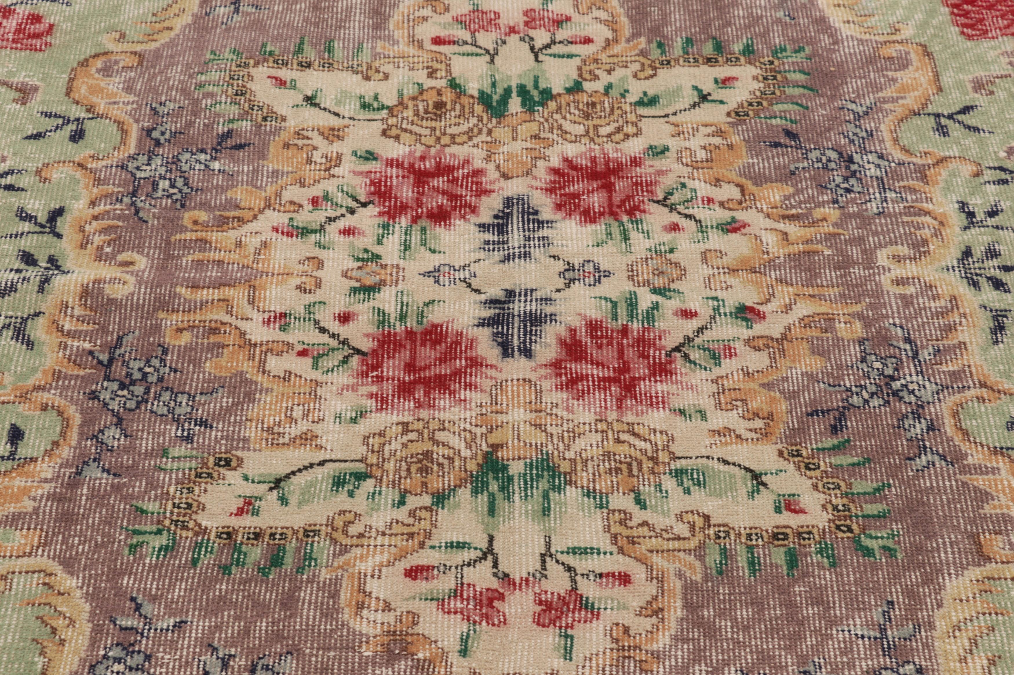 Hand-Knotted Vintage Distressed Rug, Elegant European-Style Floral Medallion - Rug & Kilim For Sale