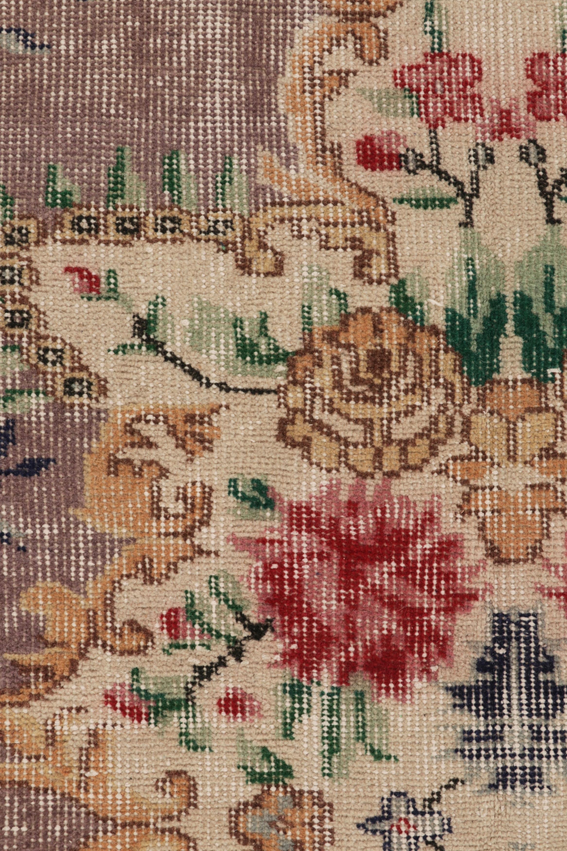 Mid-20th Century Vintage Distressed Rug, Elegant European-Style Floral Medallion - Rug & Kilim For Sale