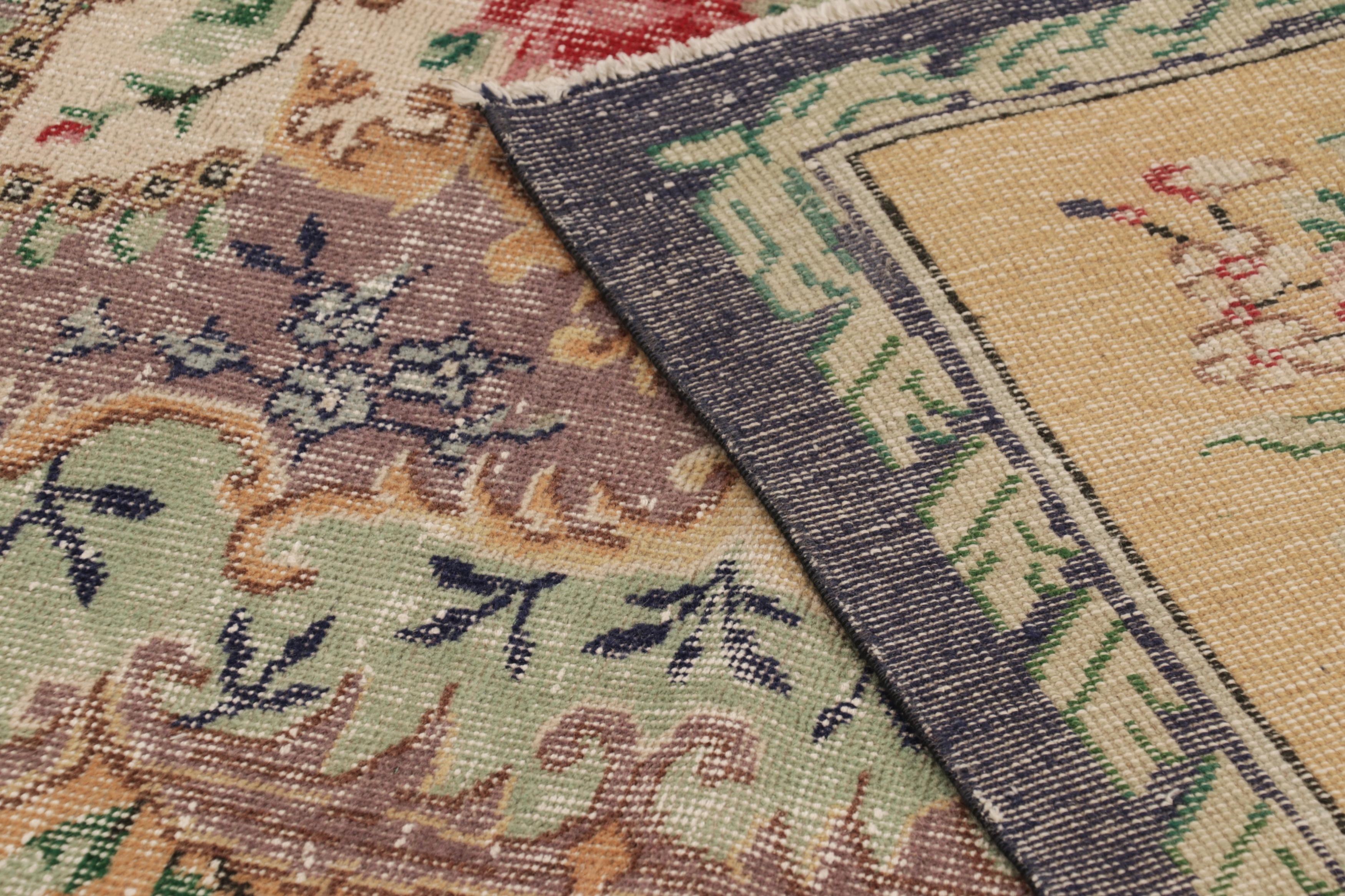 Vintage Distressed Rug, Elegant European-Style Floral Medallion - Rug & Kilim For Sale 1