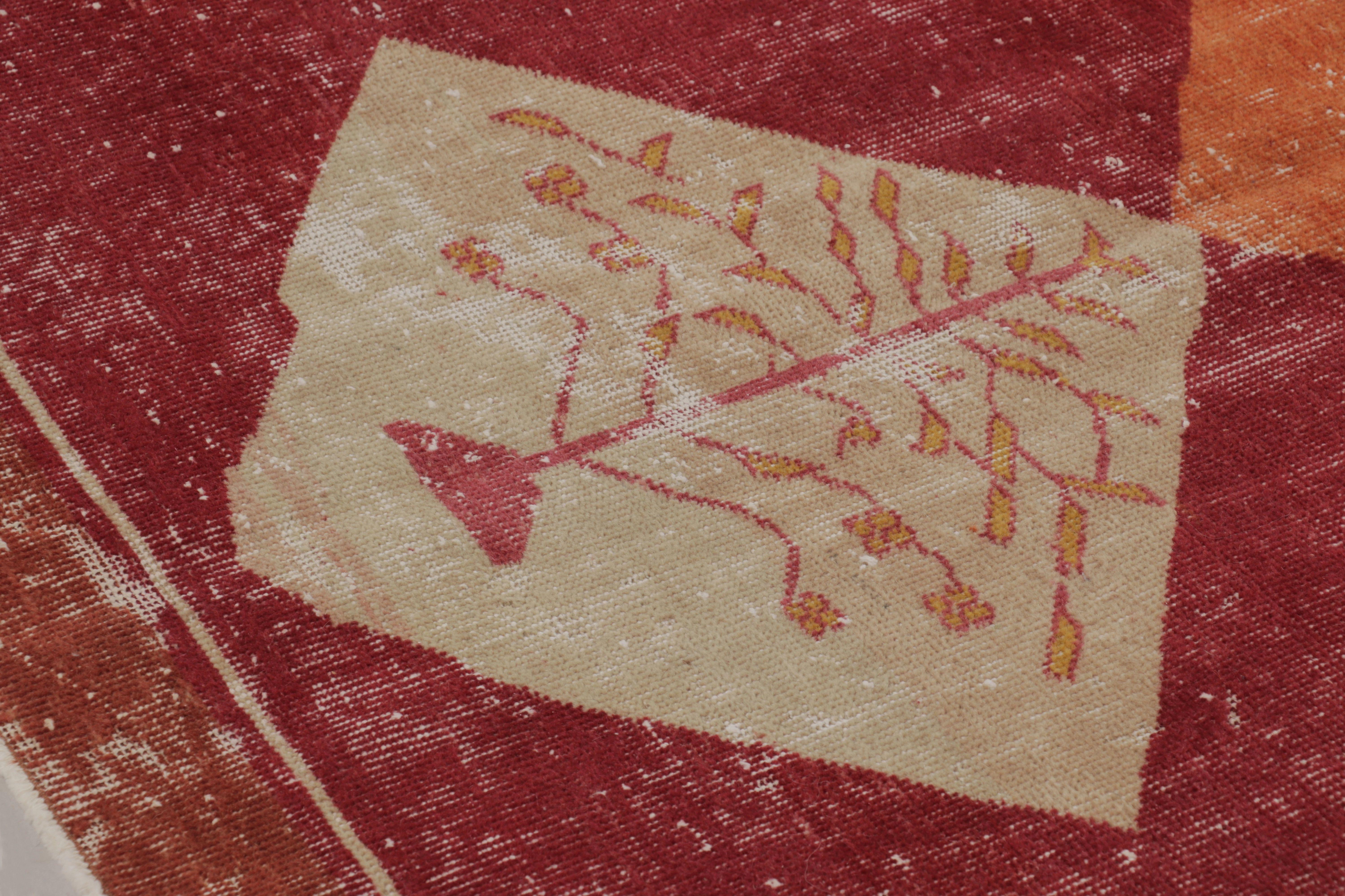 Ce tapis vintage est une pièce turque 4 x 7 en laine nouée à la main vers le milieu du 20e siècle. Il s'agit d'un nouvel ajout passionnant à notre collection de tapis turcs en détresse.

Sur le Design :

Les admirateurs de l'artisanat apprécieront