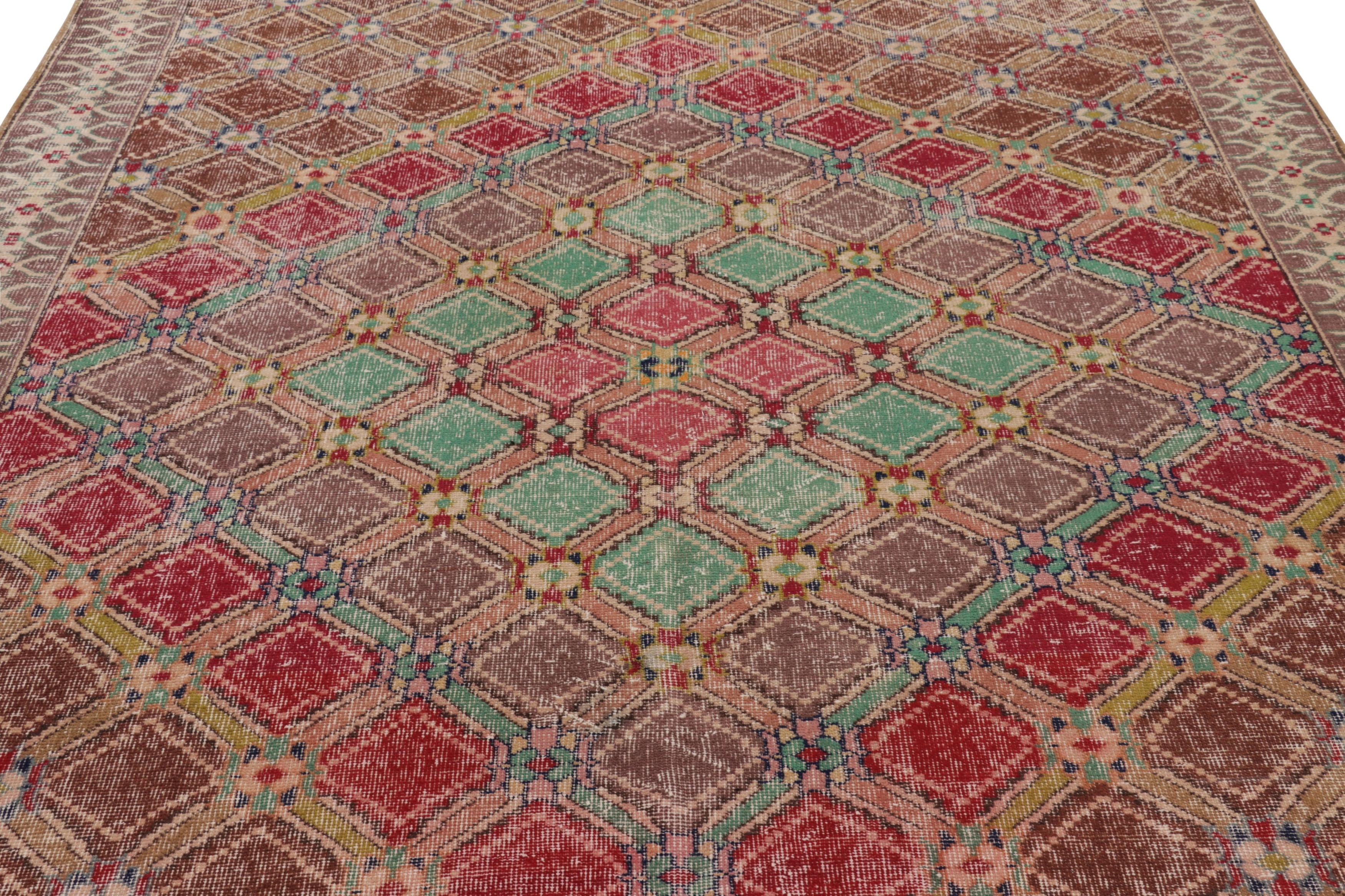 Geometrisches Medaillon-Muster im Vintage-Look, mehrfarbig - Rug & Kilim im Angebot 1