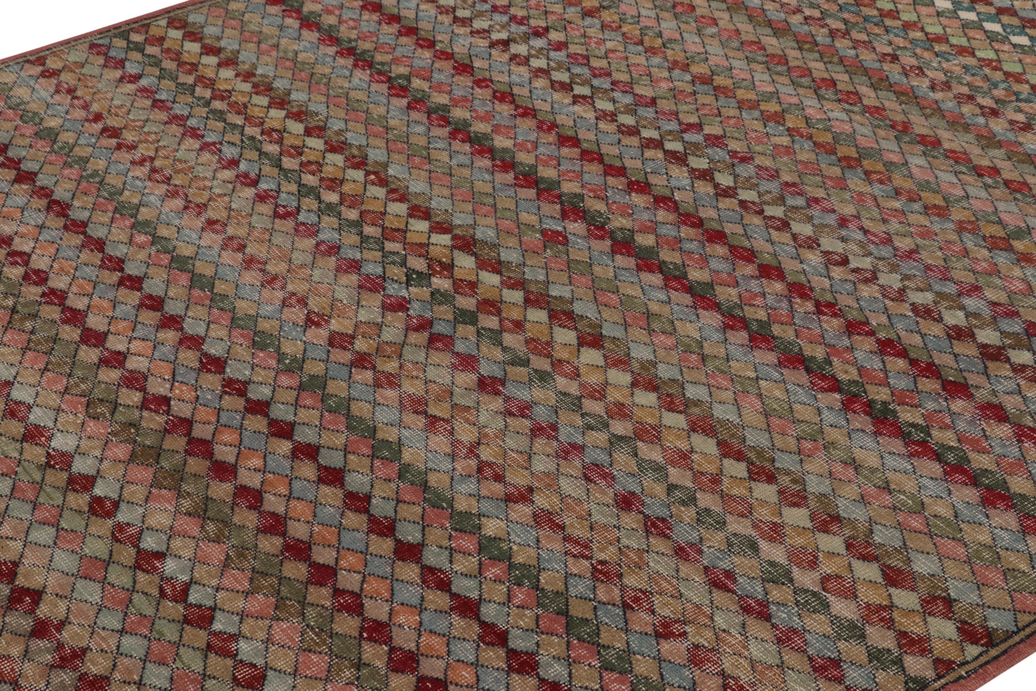 Vintage Distressed Rug, Polychromatic Diamond Geometric Pattern - Rug & Kilim For Sale 1