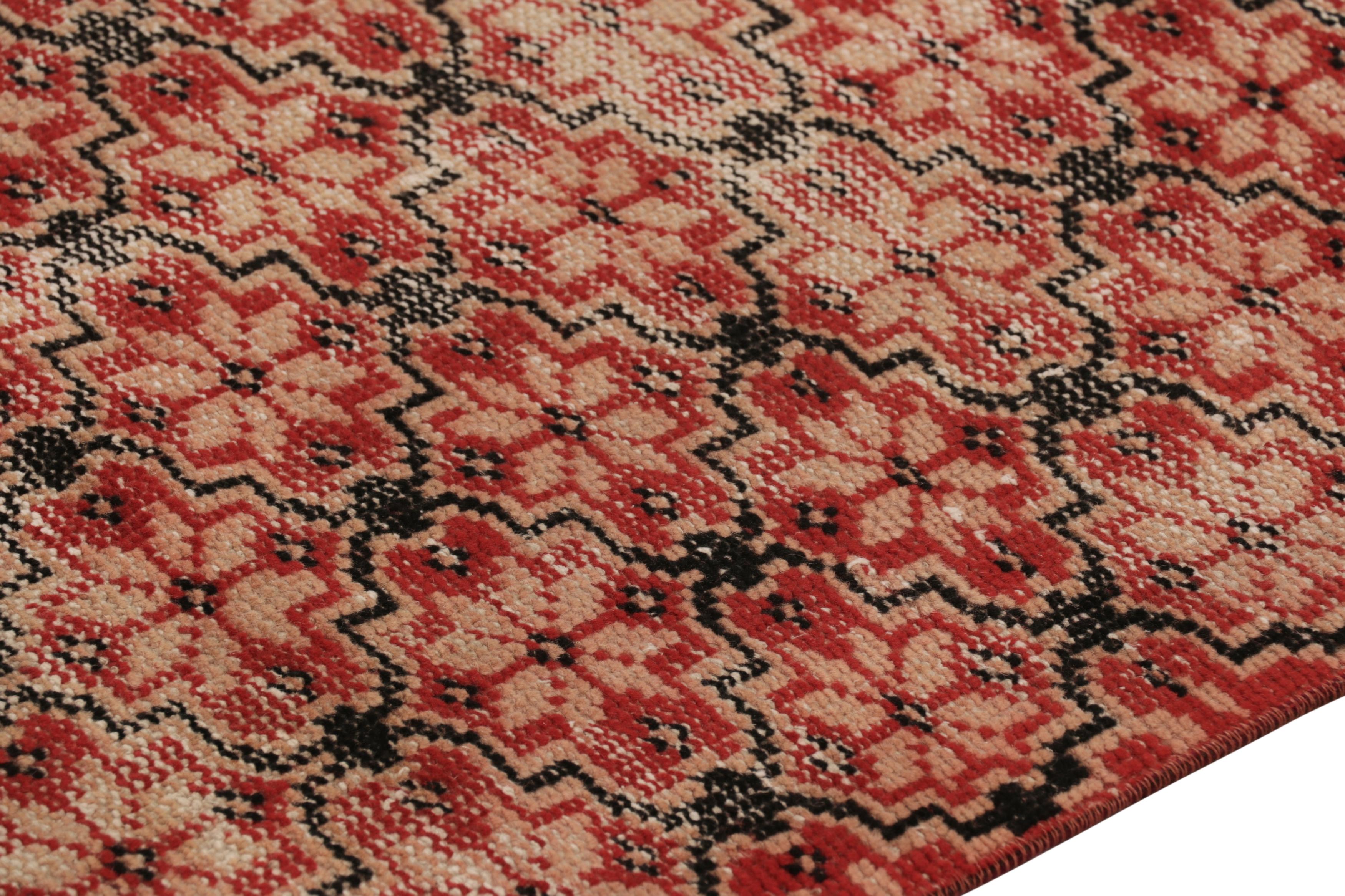 Turco Tappeto vintage con motivo geometrico rosso e beige - Rug & Kilim in vendita