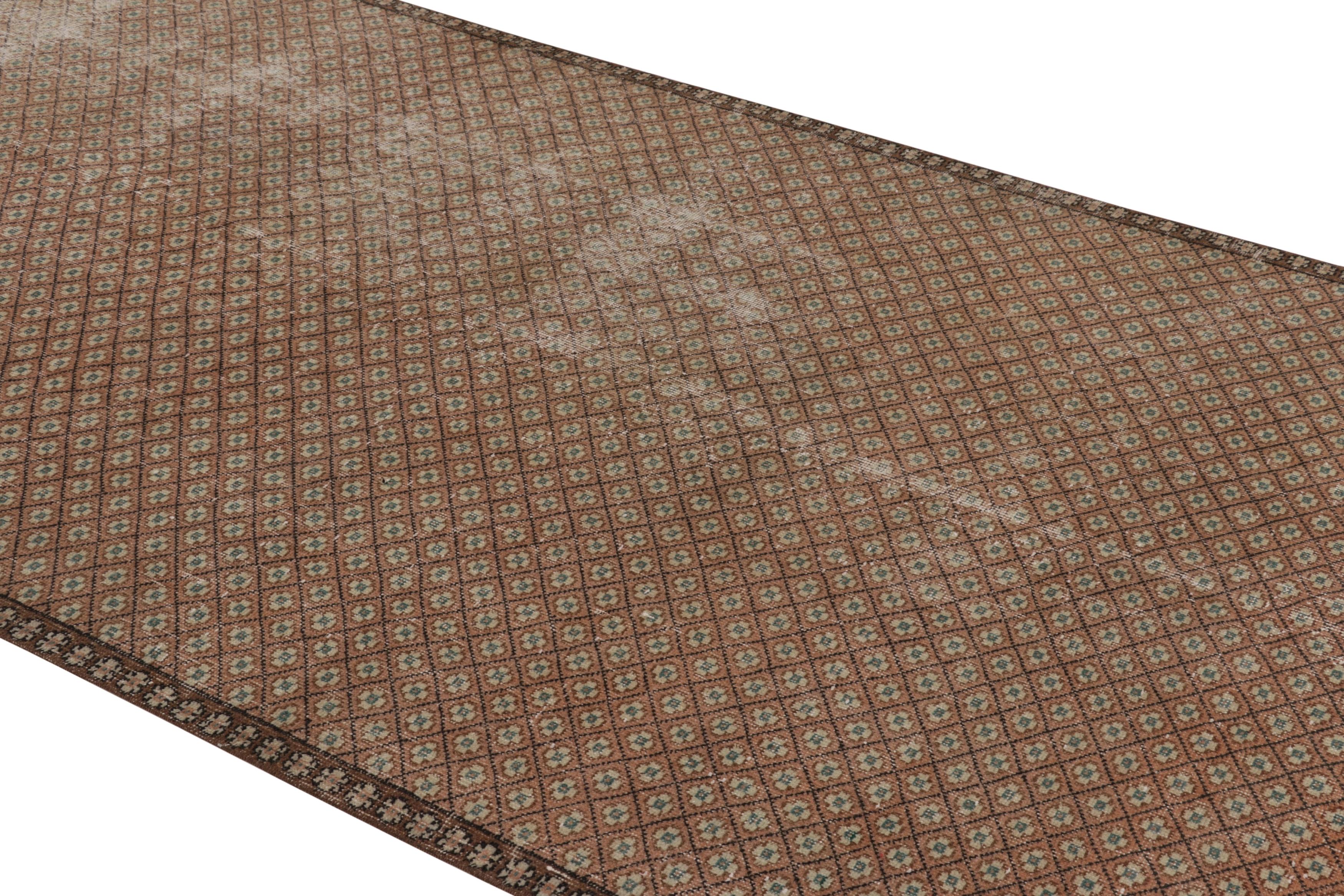 Wool Vintage Distressed Rug, Rust-Beige Geometric Diamond Pattern - Rug & Kilim For Sale