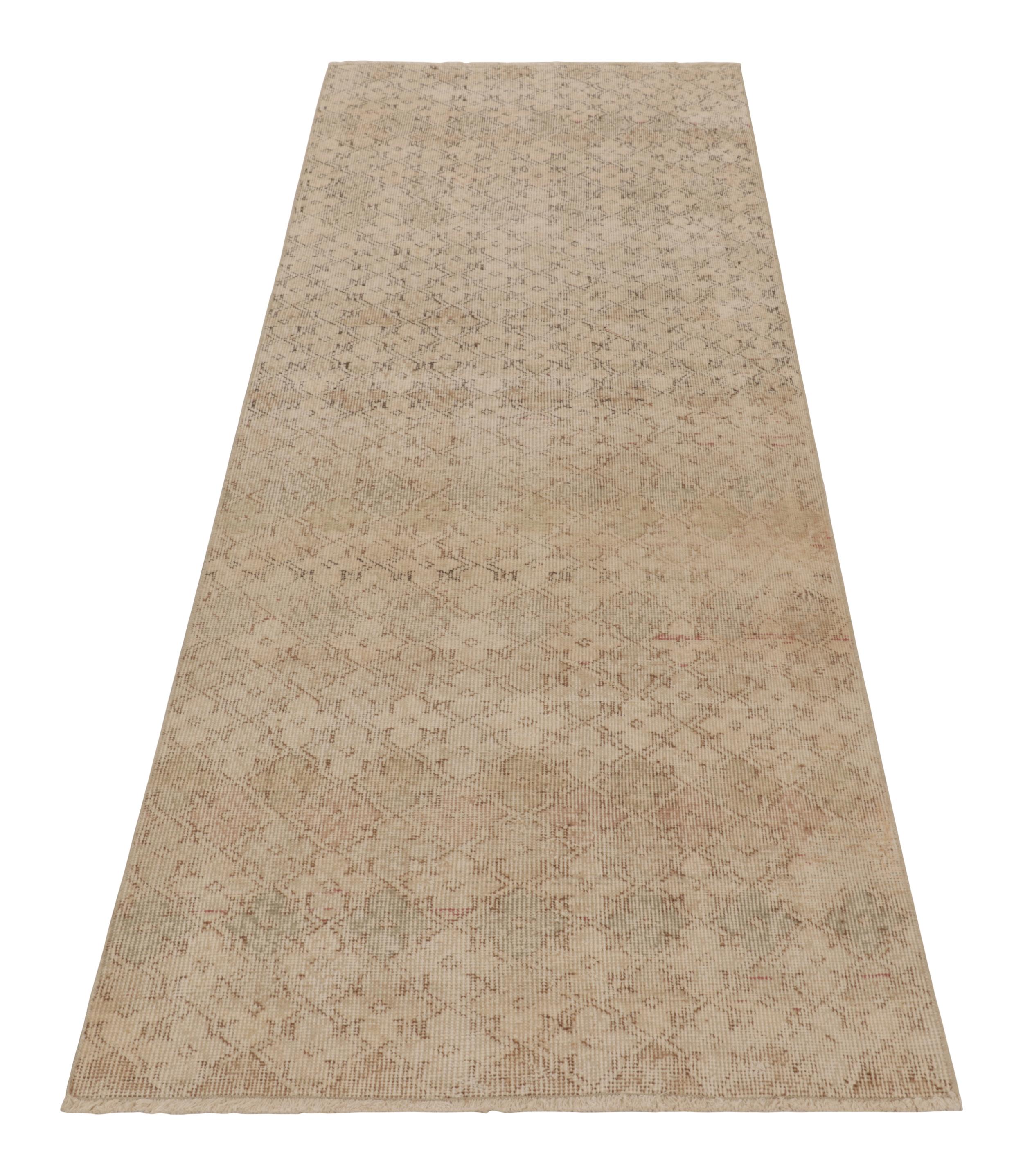 Vintage Distressed Läufer, Beige und Braun Geometrisches Muster - Rug & Kilim (Türkisch) im Angebot