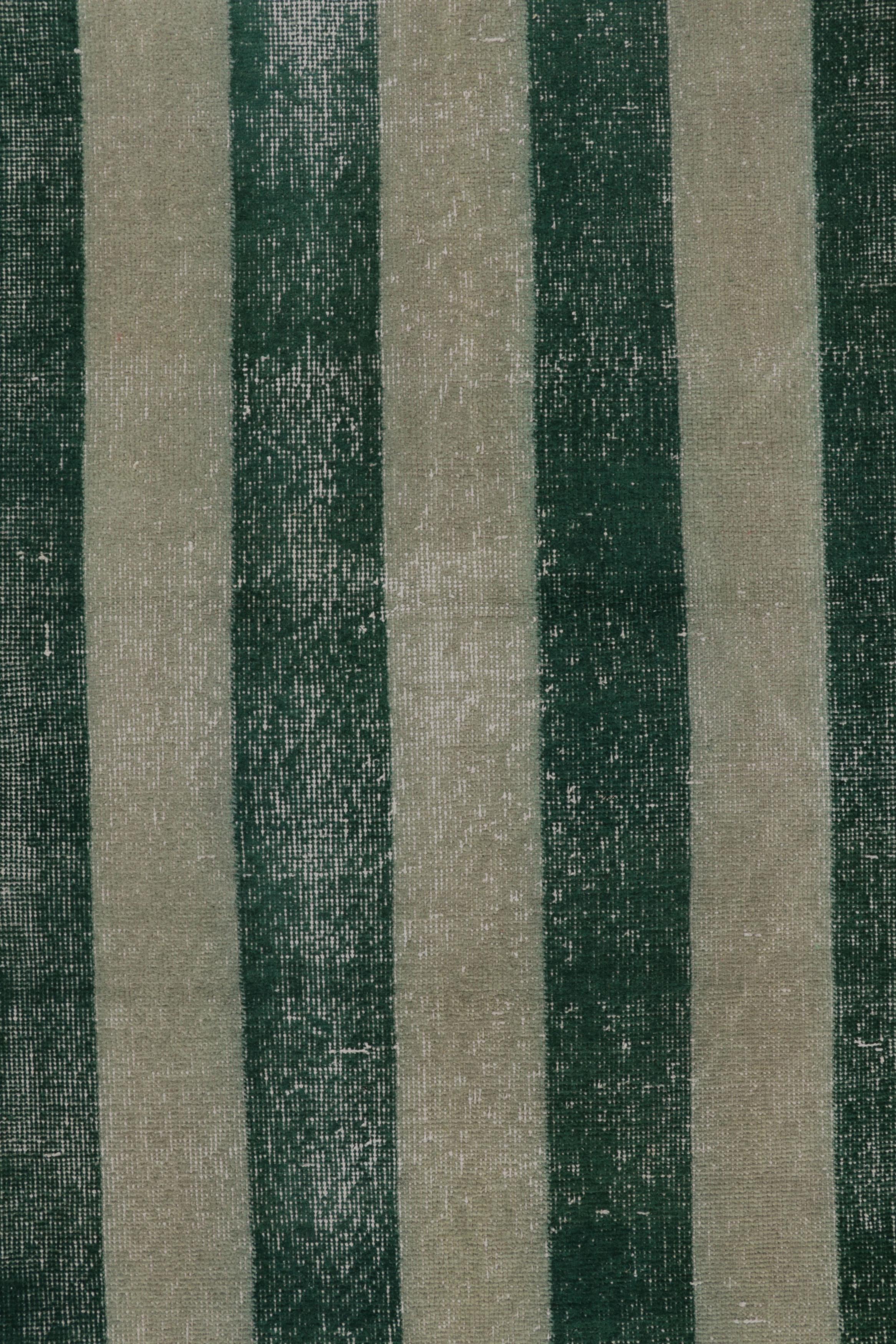 Vintage Distressed Läufer, Beige und Grün Horizontale Streifen - Rug & Kilim (Handgewebt) im Angebot