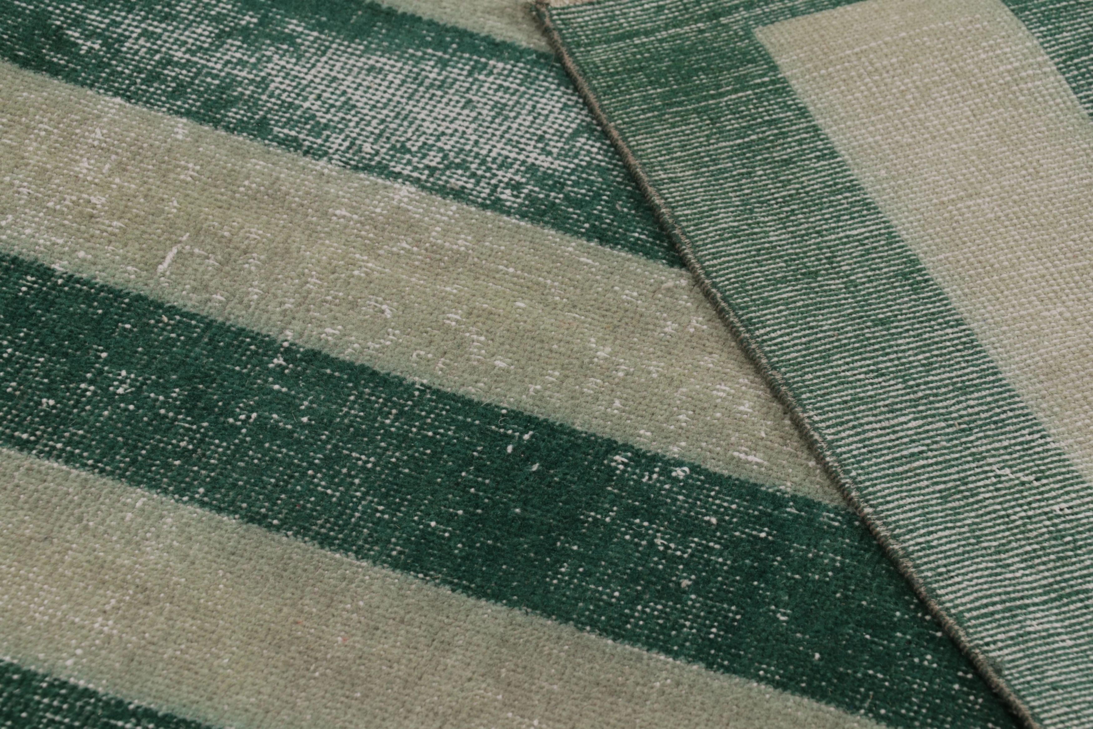 Vintage Distressed Läufer, Beige und Grün Horizontale Streifen - Rug & Kilim (Mittleres 19. Jahrhundert) im Angebot