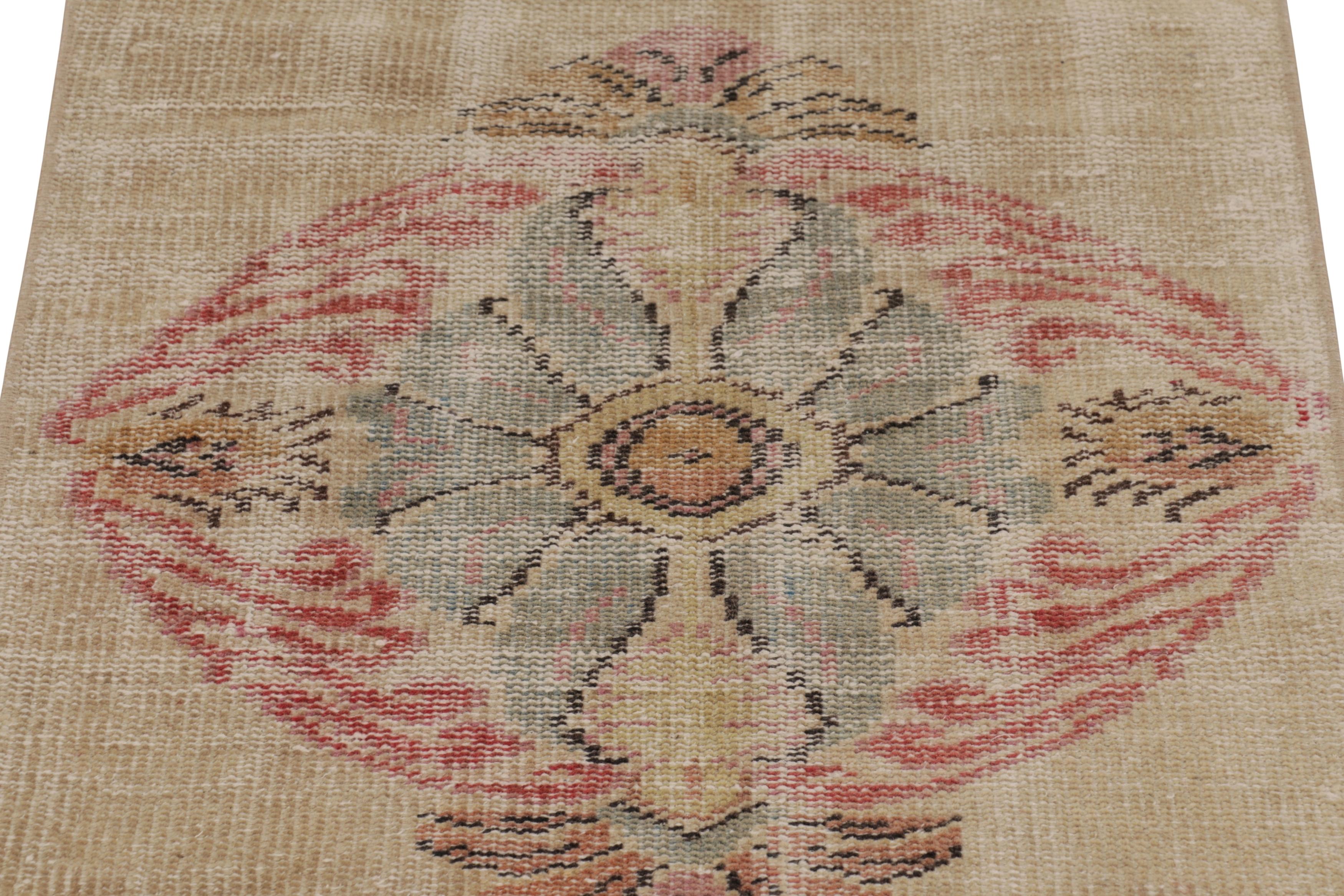 Vintage Distressed Läufer, Beige und Rosa Medaillon-Muster - Rug & Kilim (Türkisch) im Angebot
