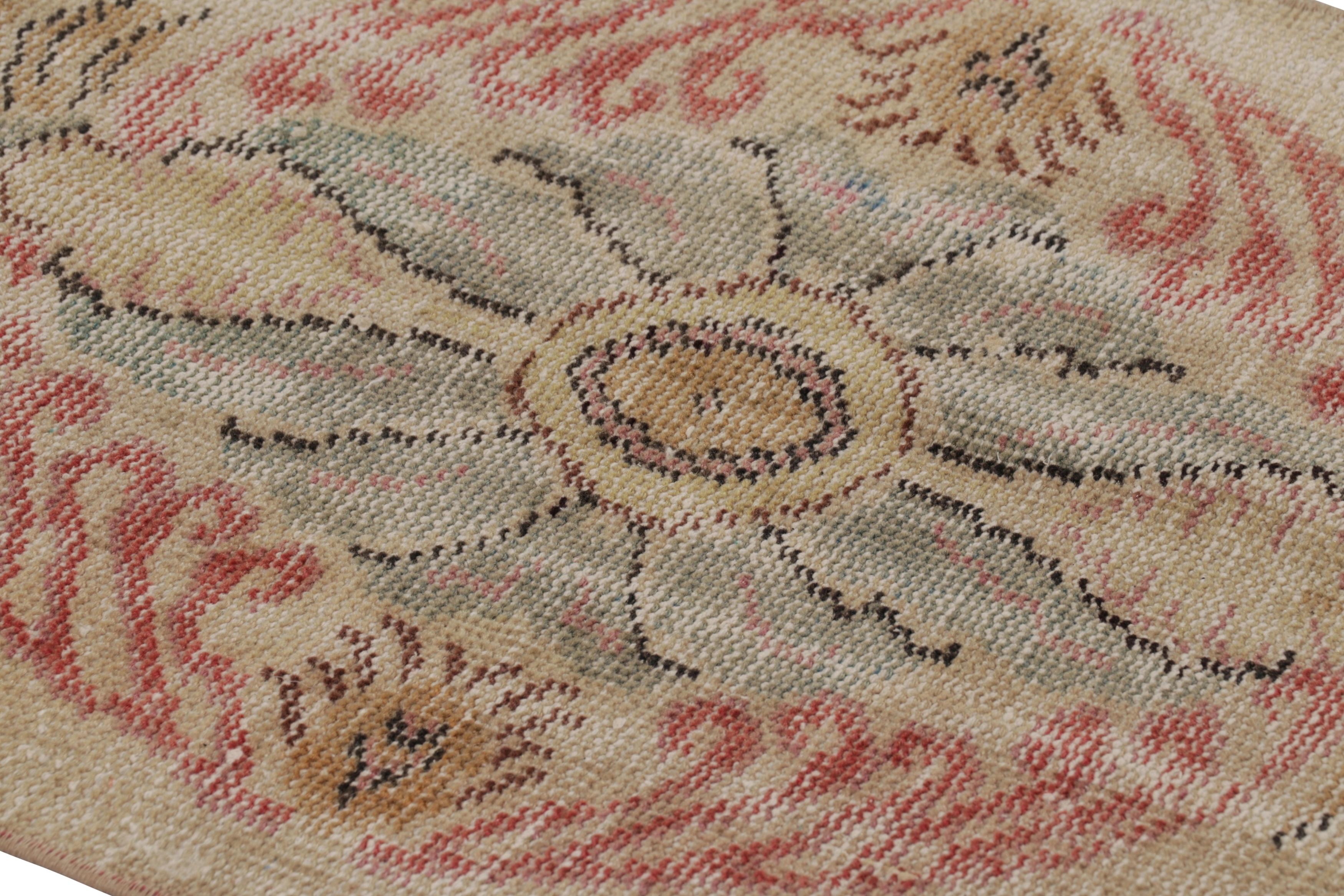 Vintage Distressed Läufer, Beige und Rosa Medaillon-Muster - Rug & Kilim (Handgewebt) im Angebot