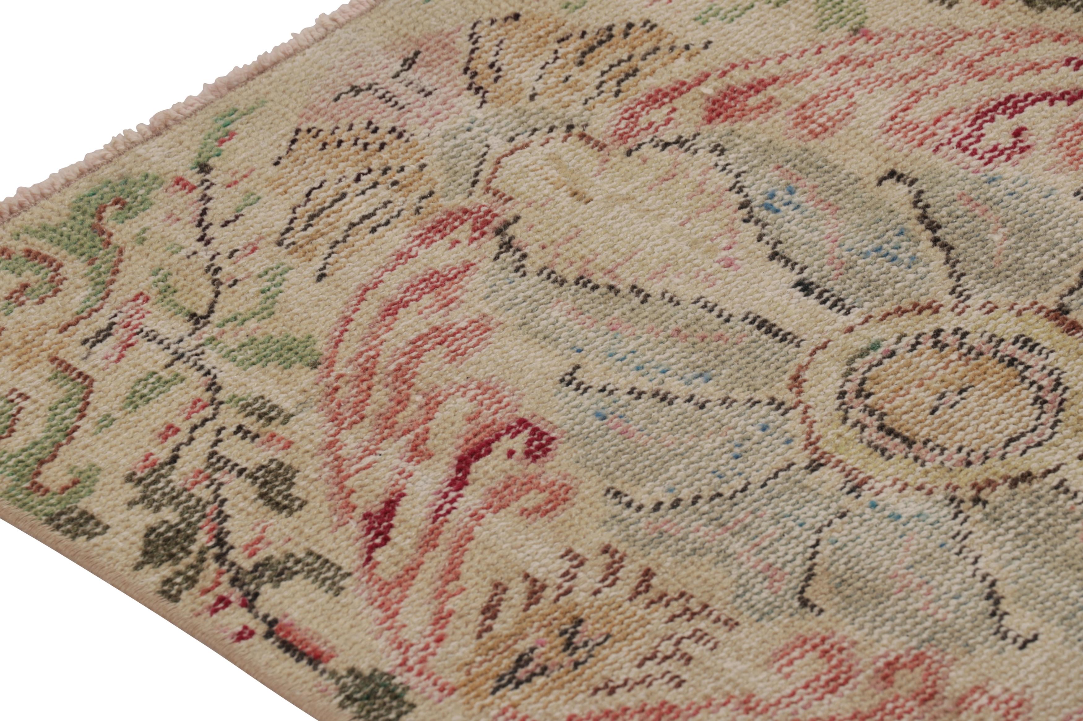 Vintage Distressed Läufer, Beige und Rosa Medaillon-Muster - Rug & Kilim im Zustand „Gut“ im Angebot in Long Island City, NY