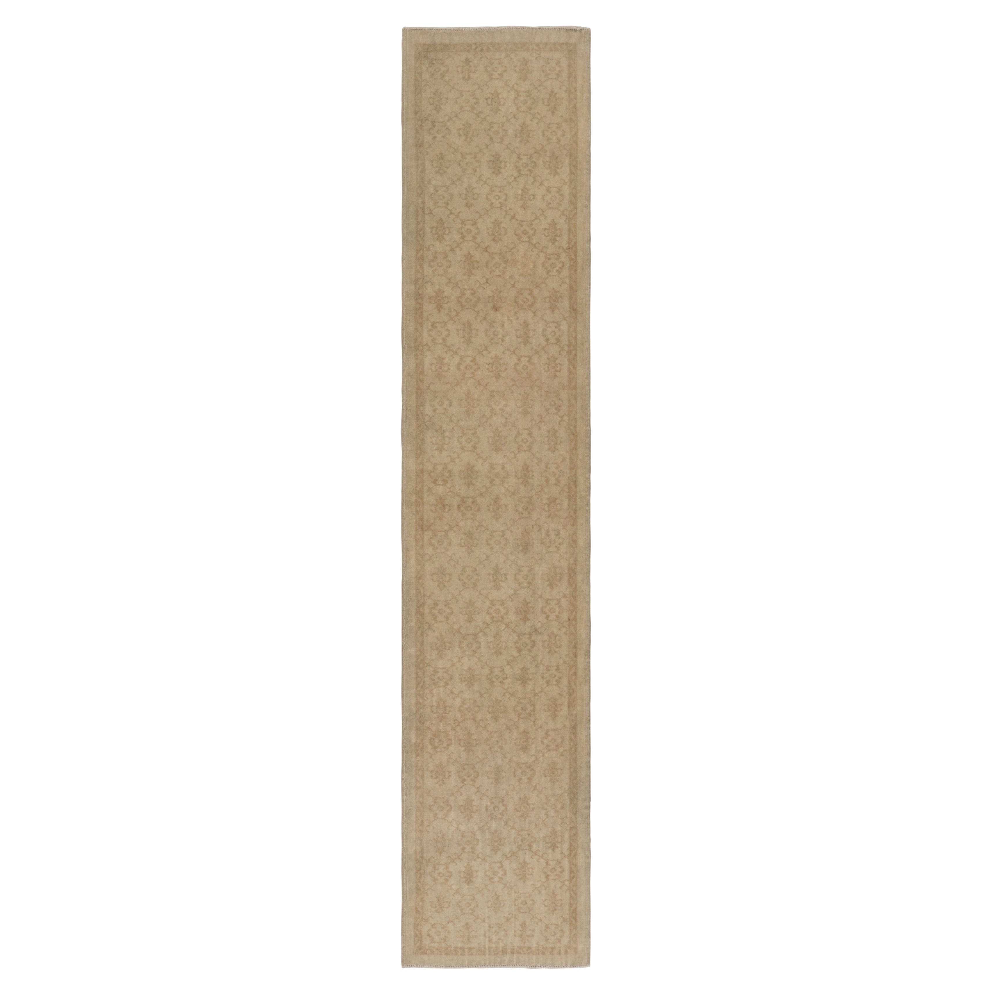 Vintage Distressed Runner Rug, Beige-Braun Floral Geometric Pattern- Rug & Kilim