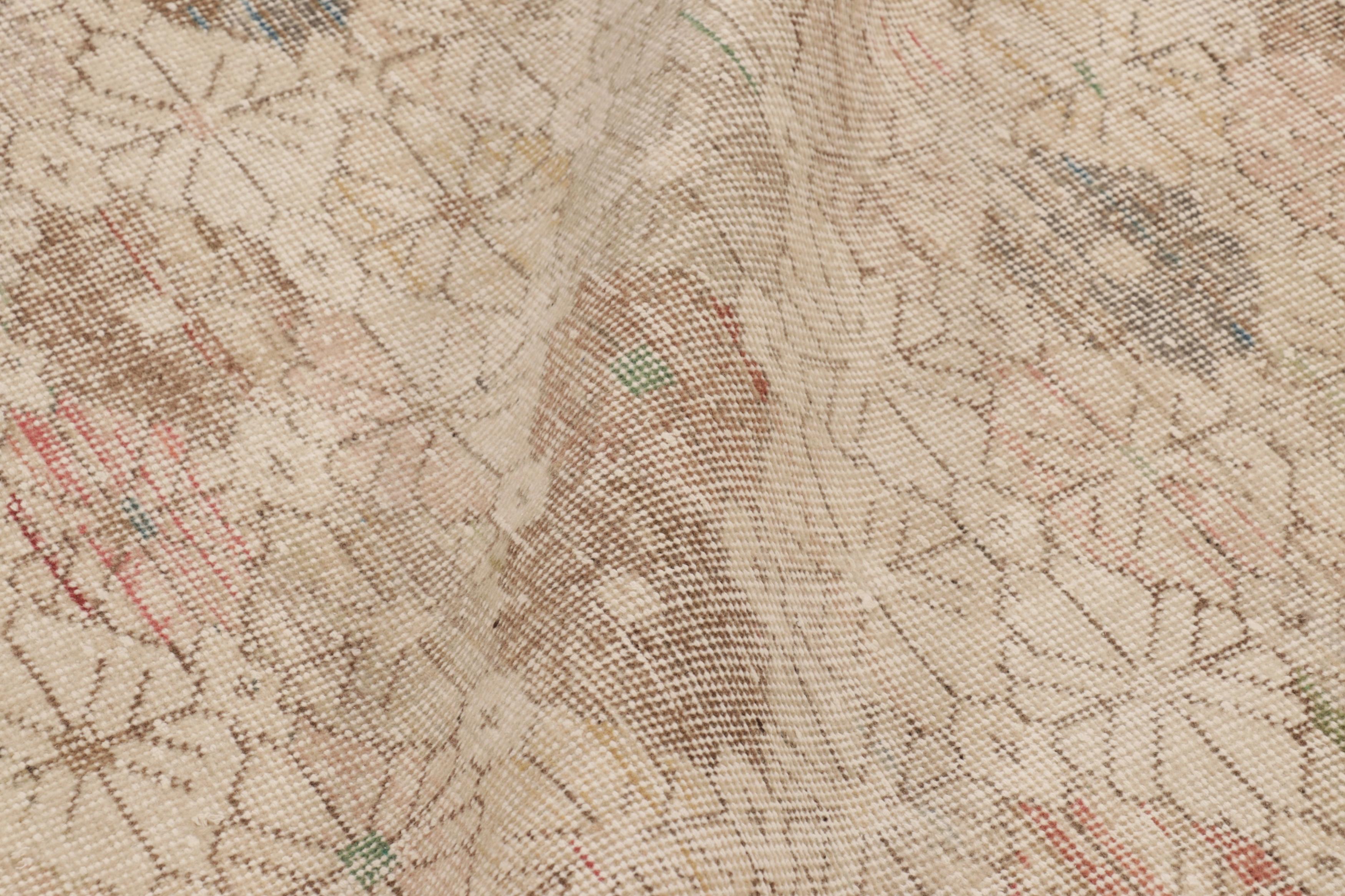 Vintage Distressed Läufer Teppich, Beige-Braun Geometrisches Blumenmuster - Rug & Kil (Mittleres 19. Jahrhundert) im Angebot