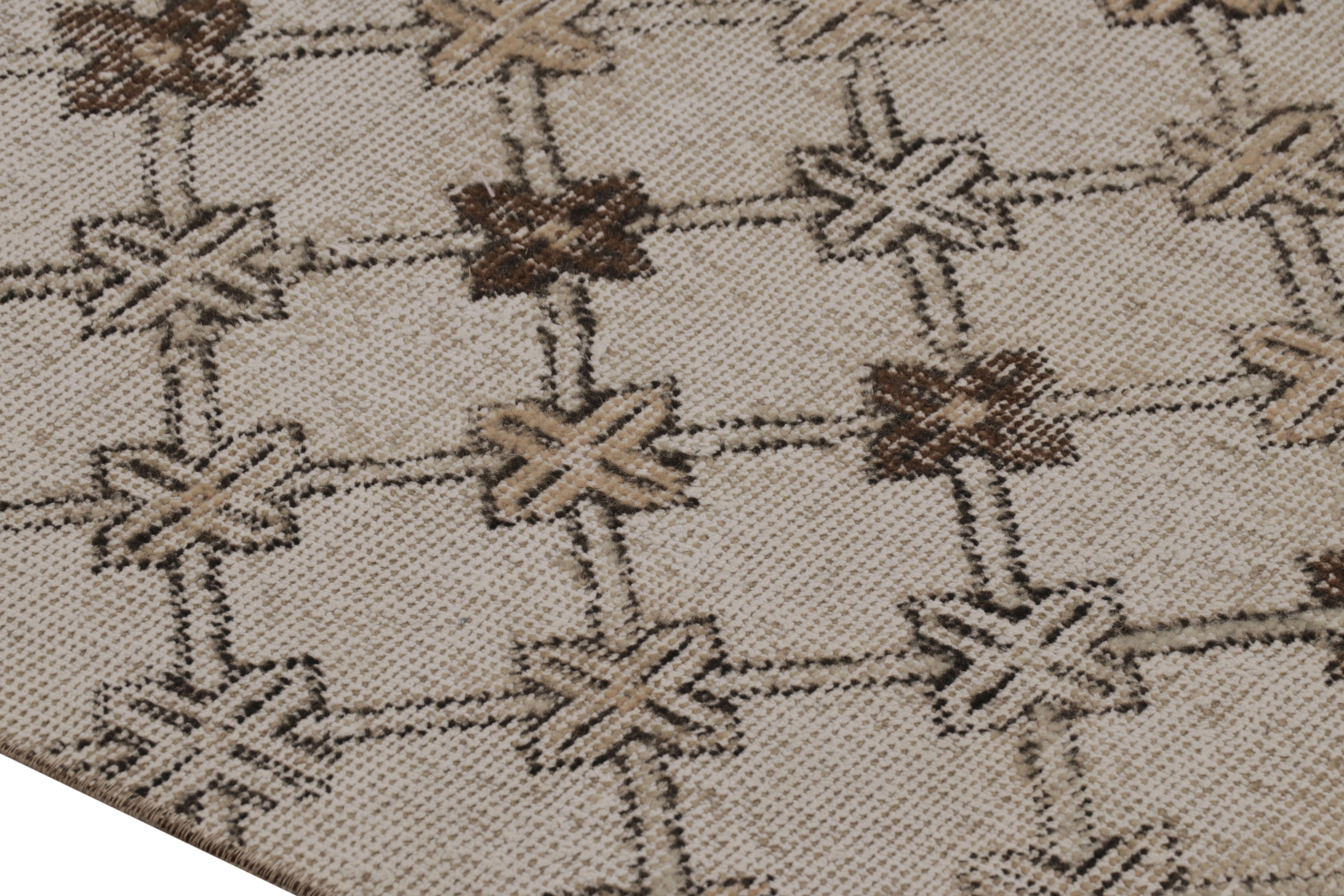 Vintage Distressed Läufer, Beige-Braun Geometrisch gemustert - Rug & Kilim im Zustand „Gut“ im Angebot in Long Island City, NY