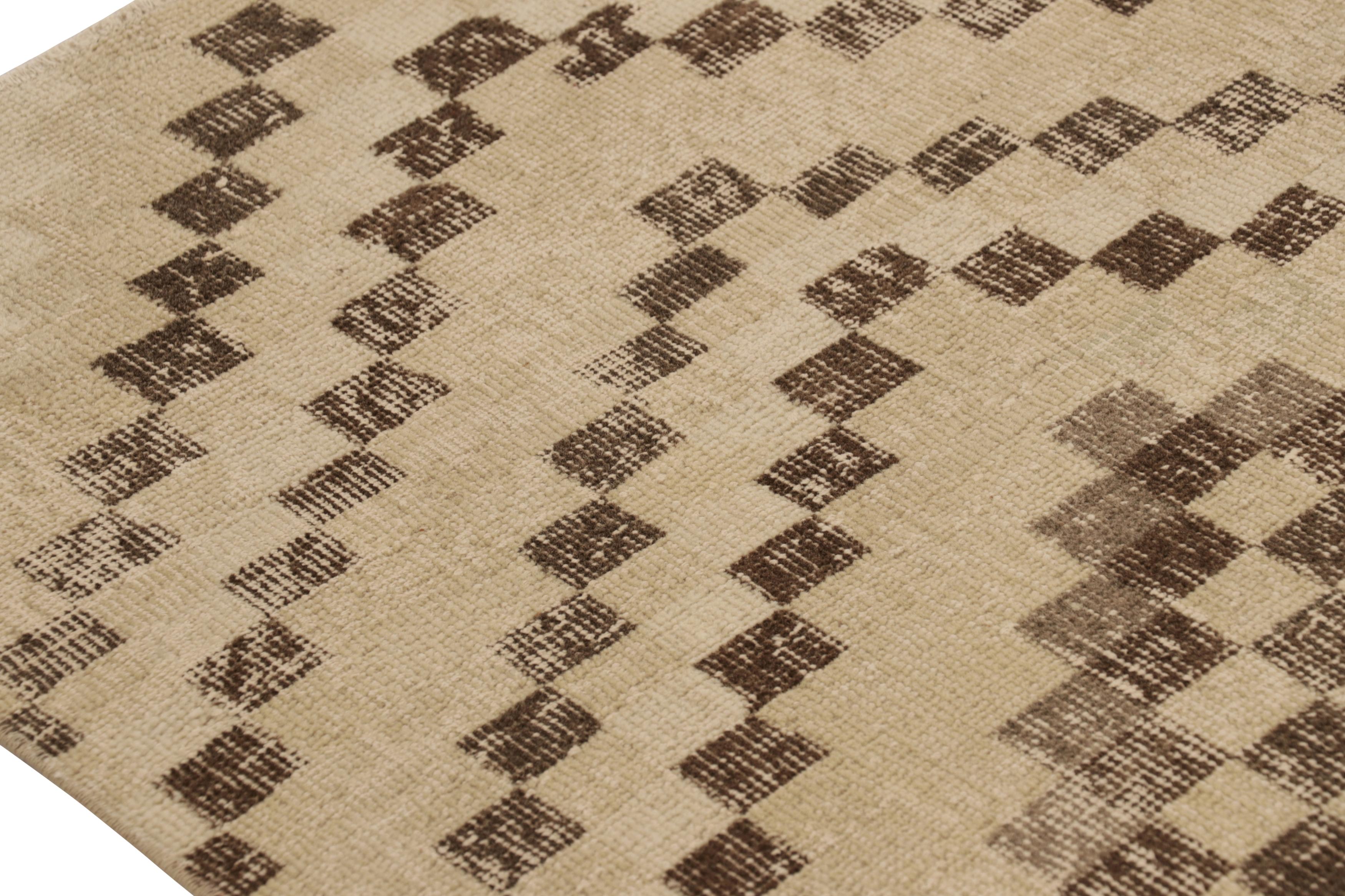 Tribal Vintage Distressed Runner Rug, Beige-brown Geometric Patterns – Rug & Kilim For Sale
