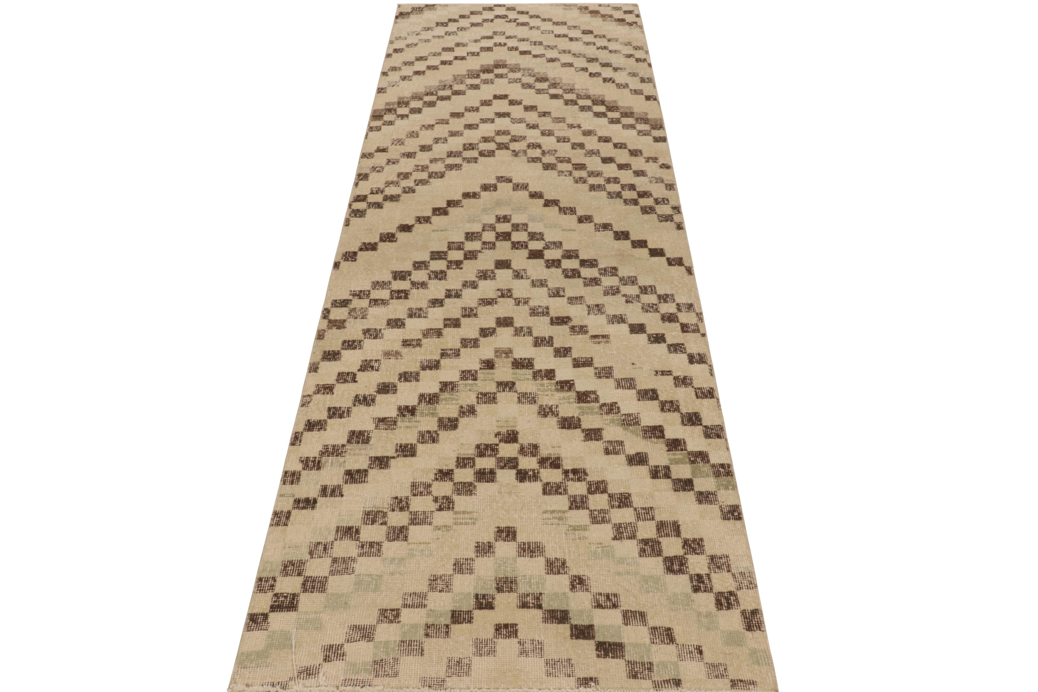Turkish Vintage Distressed Runner Rug, Beige-brown Geometric Patterns – Rug & Kilim For Sale