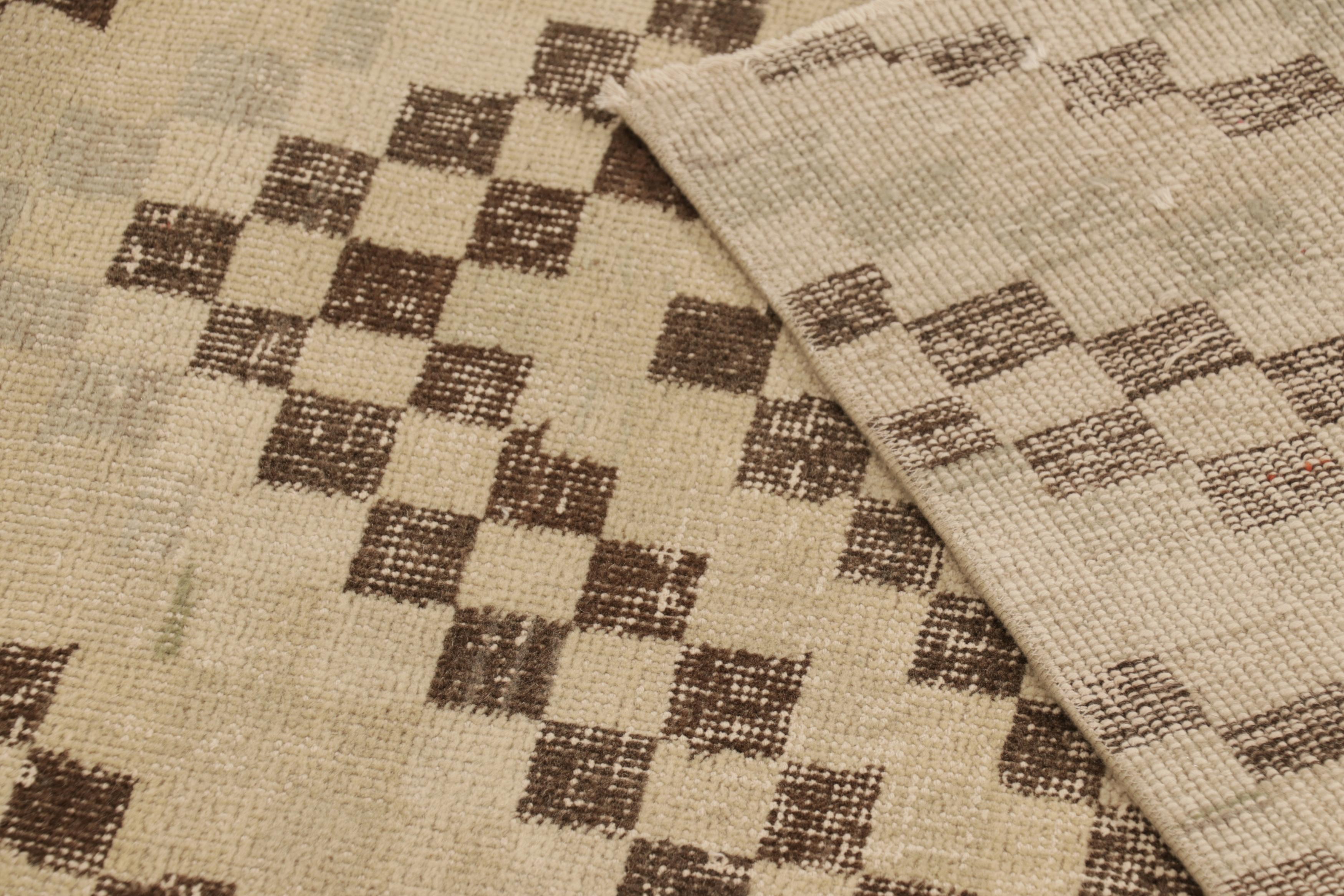 Mid-20th Century Vintage Distressed Runner Rug, Beige-brown Geometric Patterns – Rug & Kilim For Sale