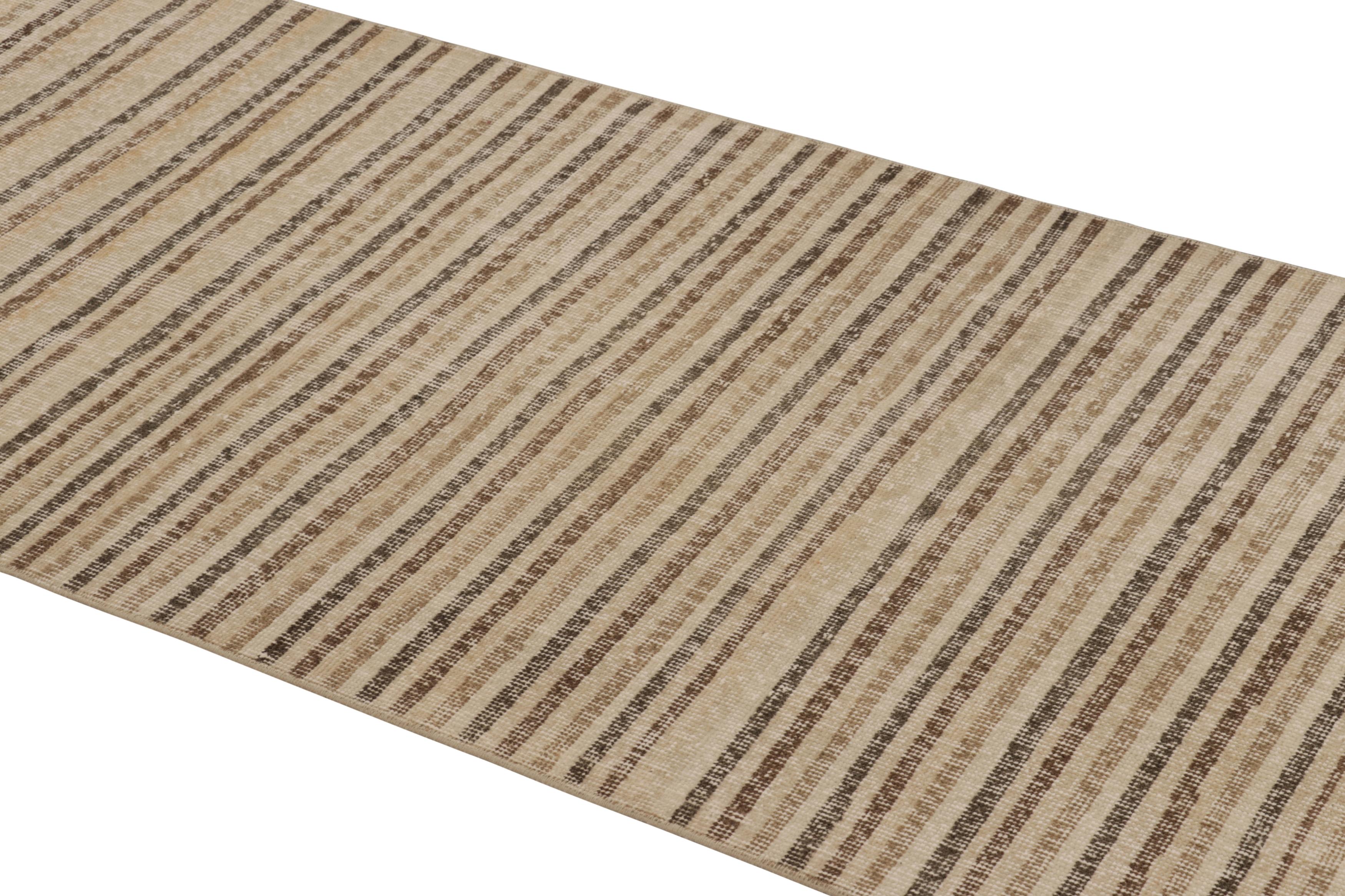 Ce chemin de table vintage est une pièce turque 3x7 en laine nouée à la main vers le milieu du 20ème siècle. Il s'agit d'un nouvel ajout passionnant à notre collection de tapis turcs en détresse.

Sur le Design : 

Les admirateurs de l'artisanat