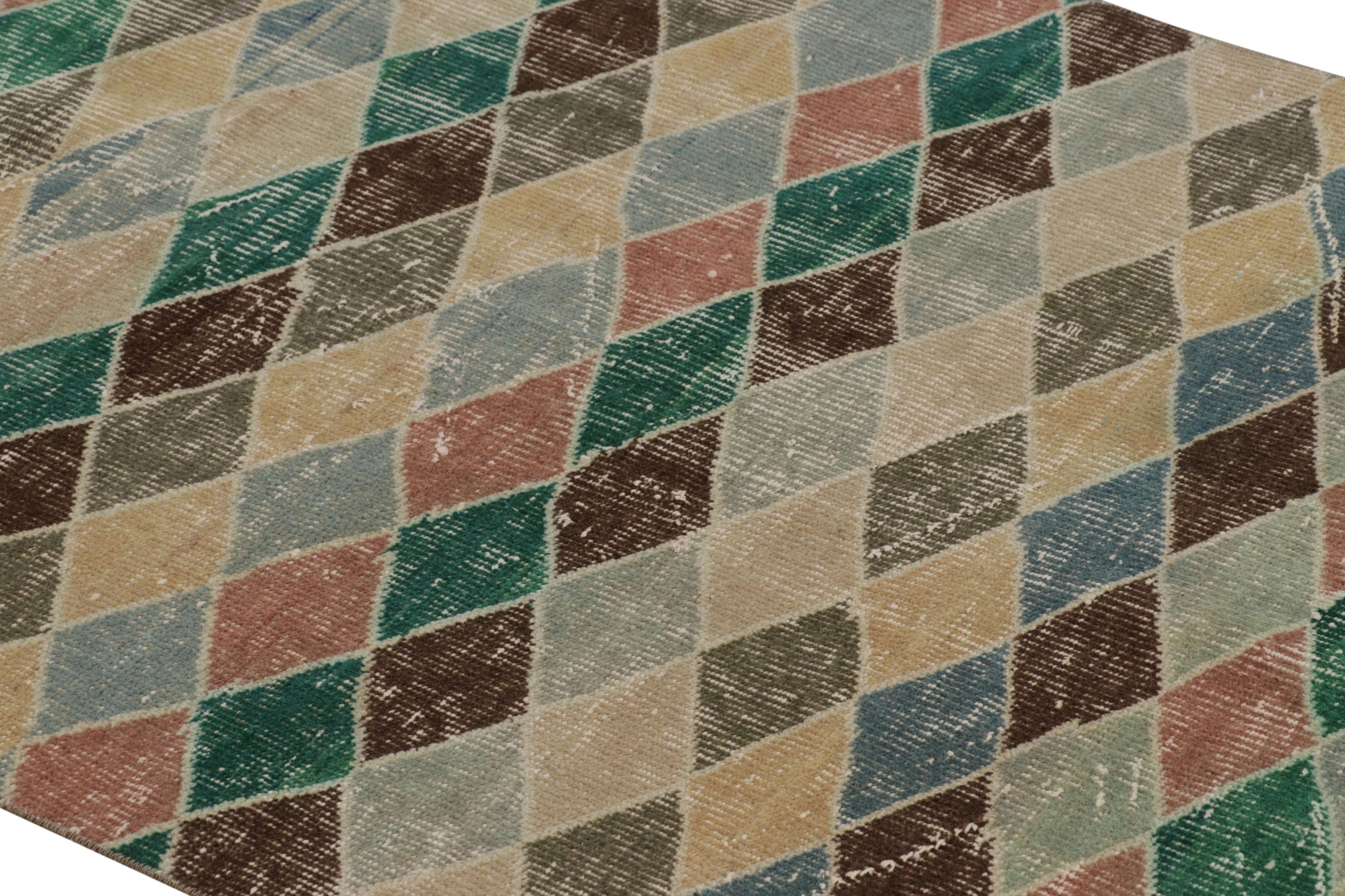 Tappeto vintage con motivo geometrico policromatico - Rug & Kili In condizioni buone in vendita a Long Island City, NY