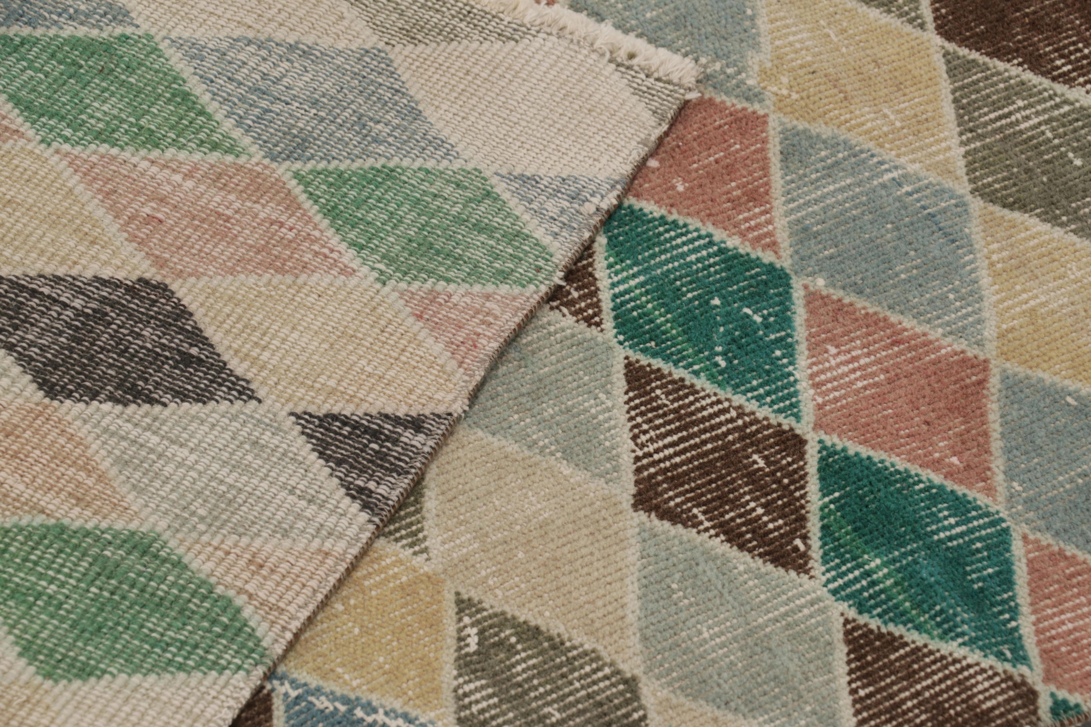 Lana Tappeto vintage con motivo geometrico policromatico - Rug & Kili in vendita